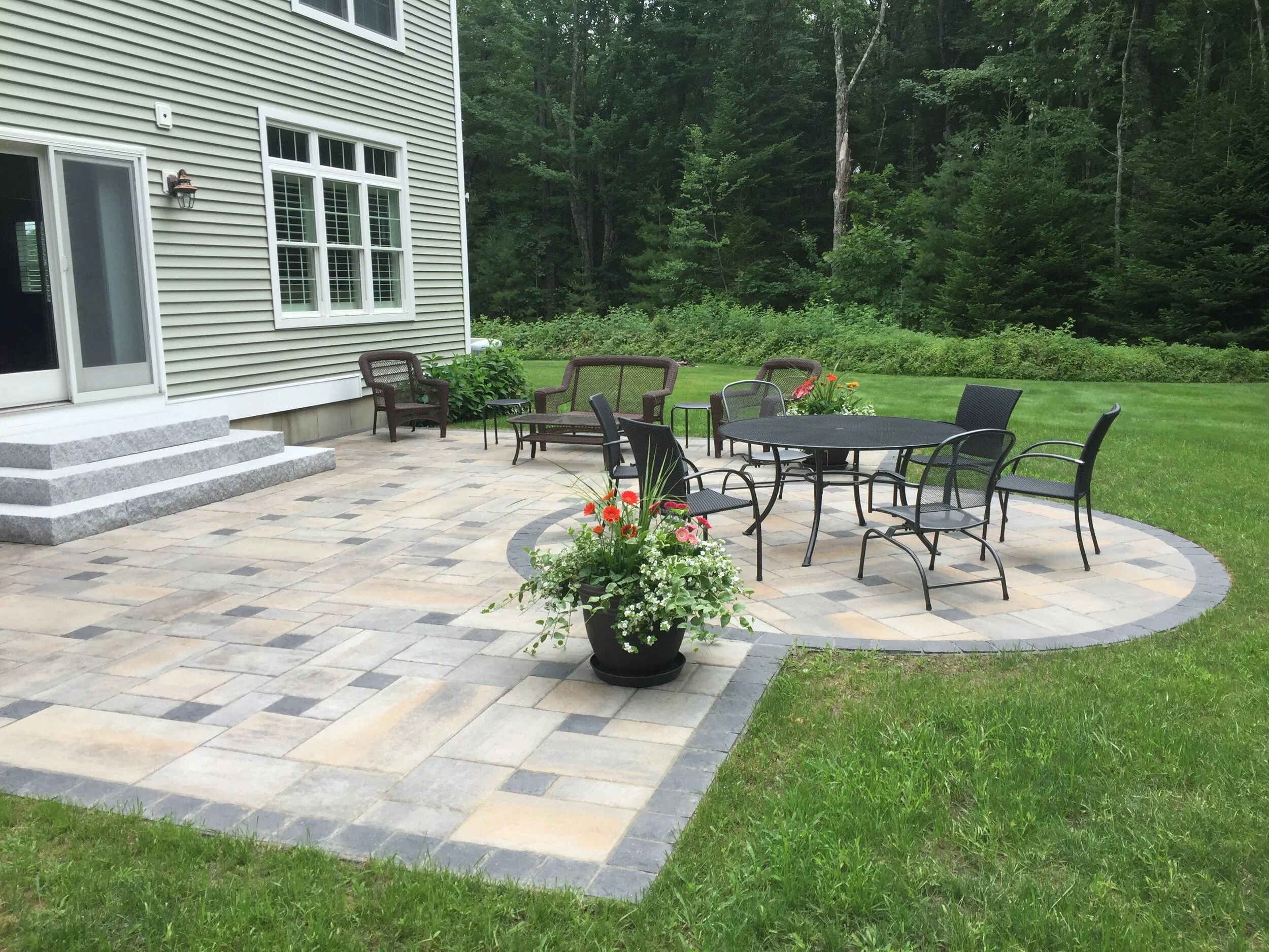  Techo Blo Blu Slate Champlain Grey. Techo Bloc Valet Onyx Black 