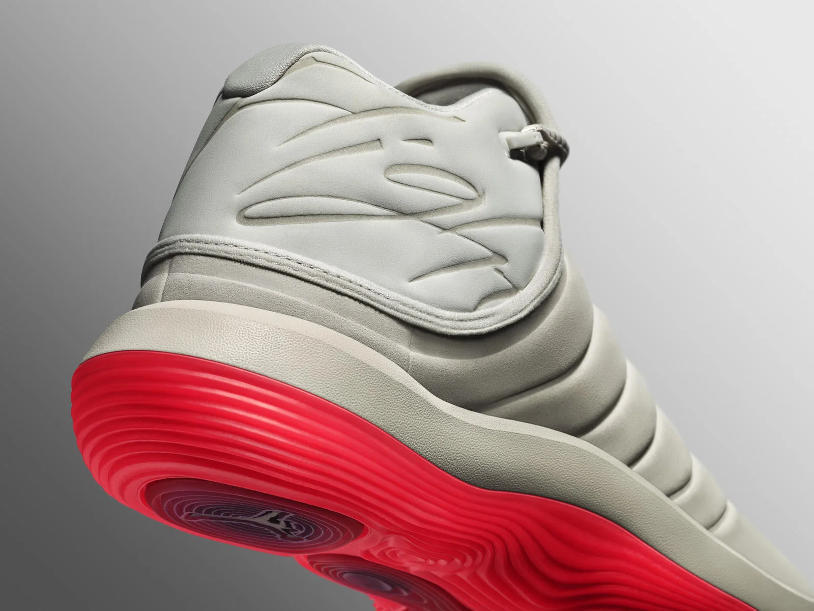 Photo via Nike News .