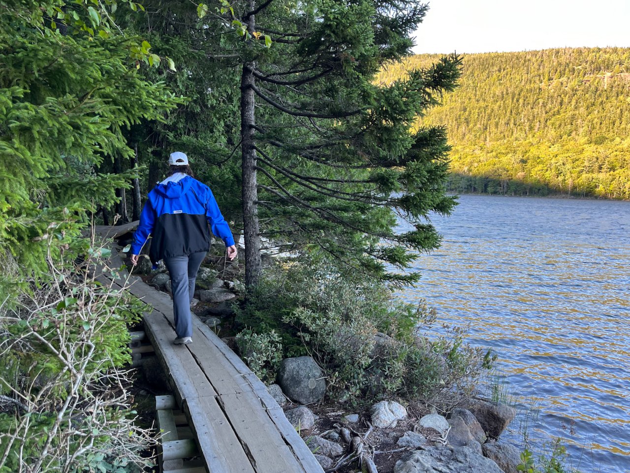 Hiking along Jordan Pond