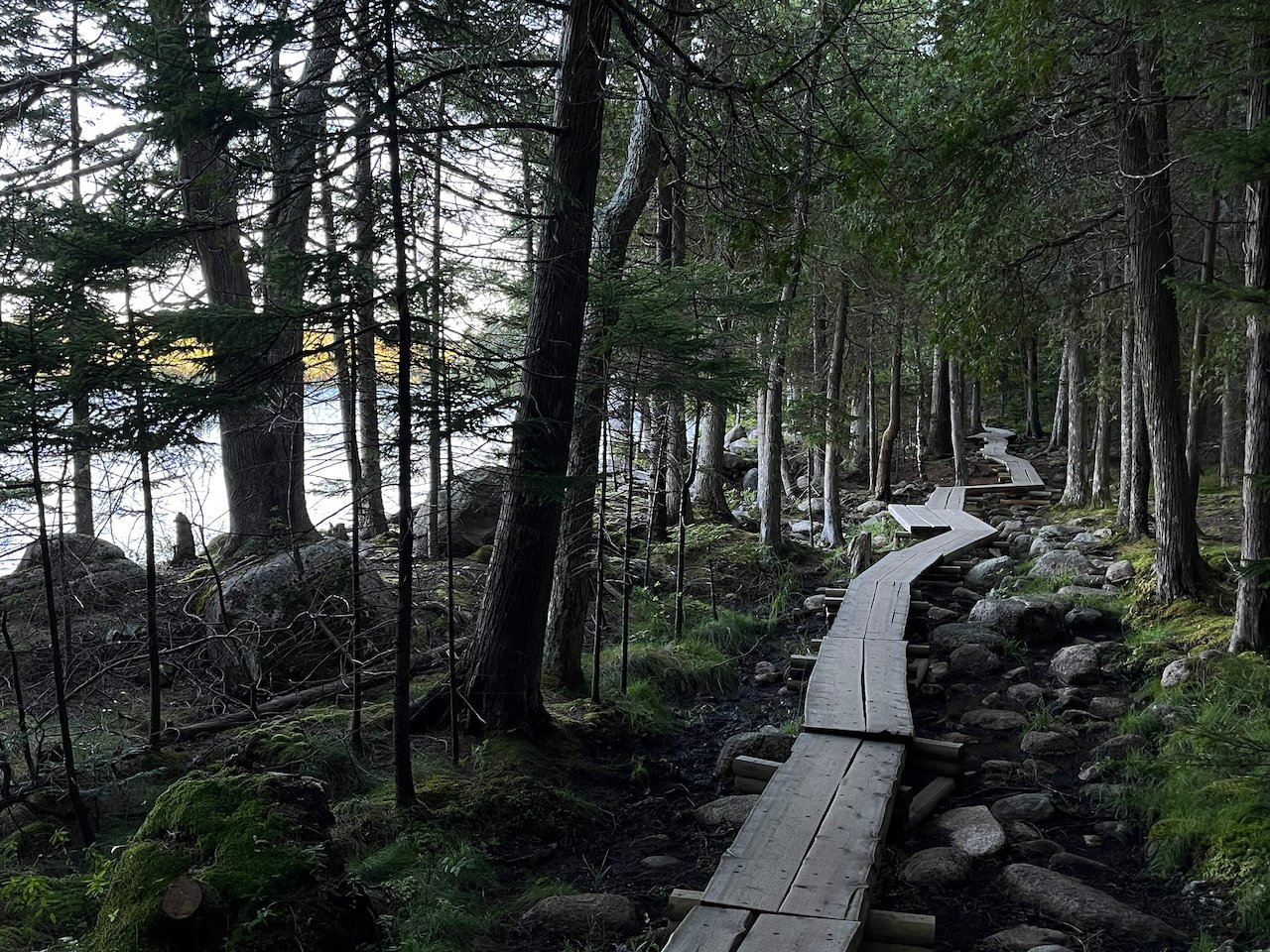 Hiking along Jordan Pond