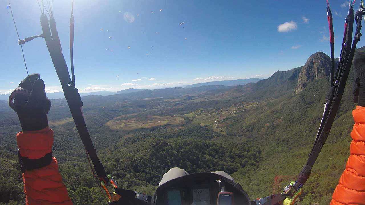 paraglide-new-england-ryan-dunn-paragliding-valle-de-bravo-mexico-1.jpg
