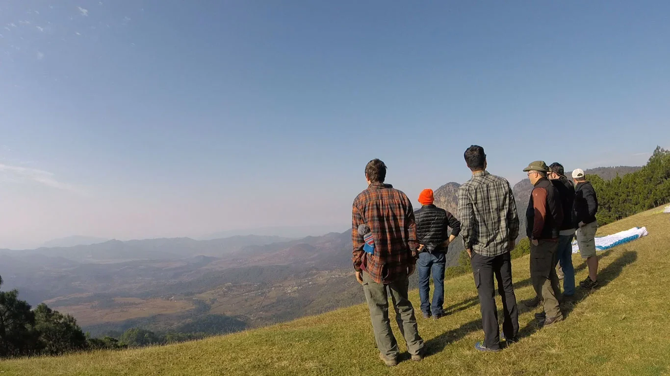 Calef Letorney leads PGNE students through the Valle de Bravo site brief.