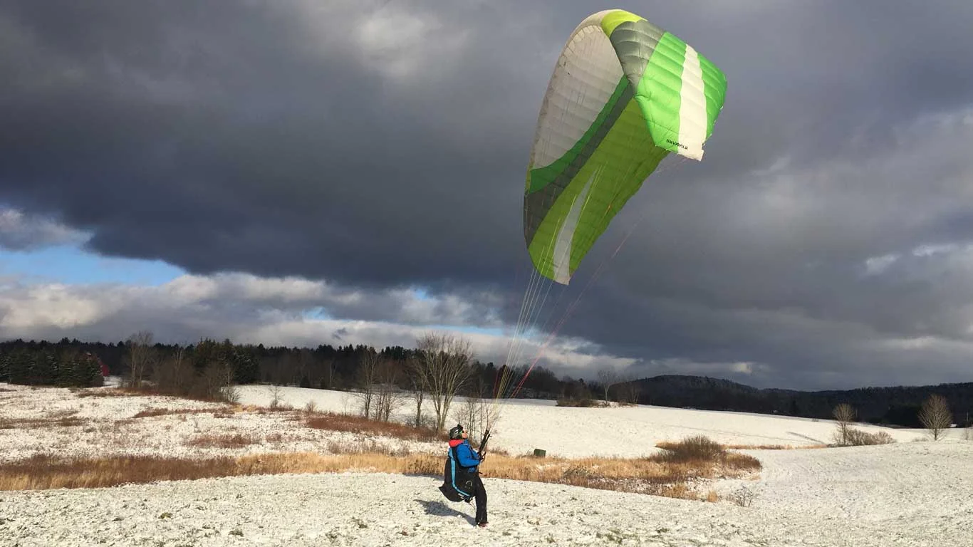 Paraglide-New-England-Launches-New-Experience-Winter-Kiting.jpg