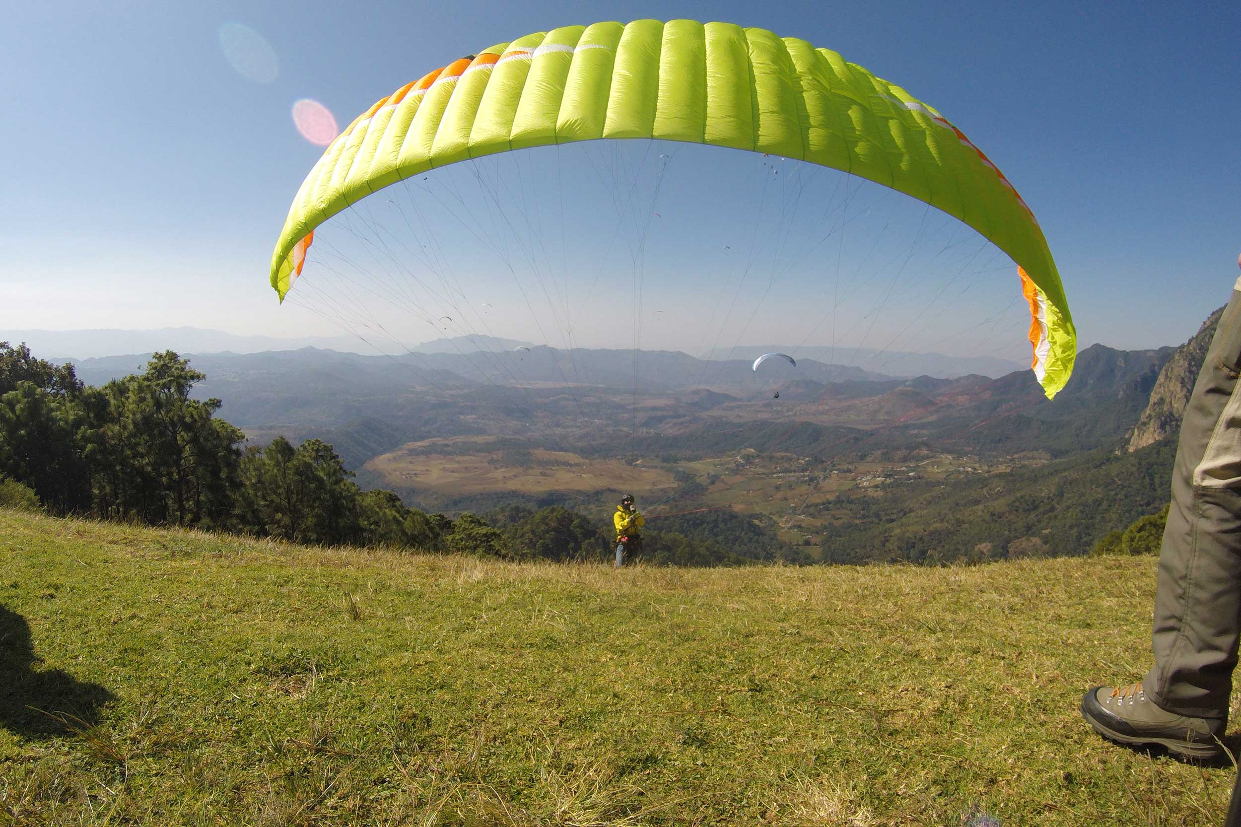 Paraglide-New-England-Trips-Valle-de-Bravo-Mexico-Gallery-Lyle-Launch.jpg