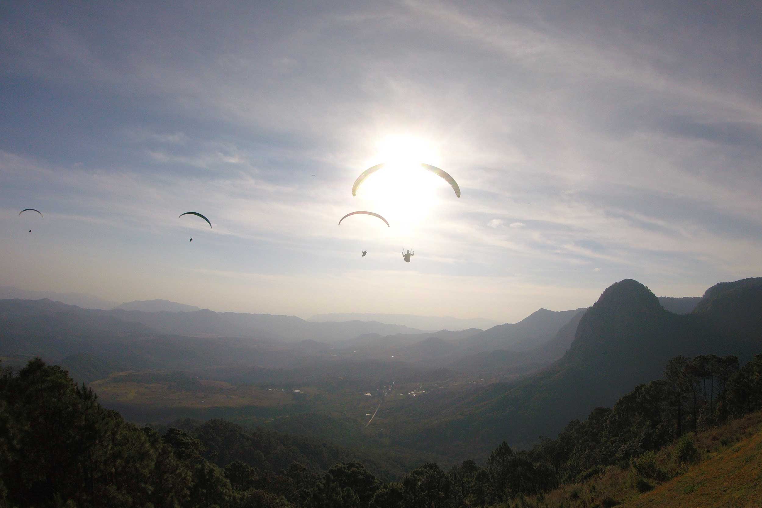 Paraglide-New-England-Trips-Valle-de-Bravo-Mexico-Gallery-Sunset-Launch-Silhouette.jpg