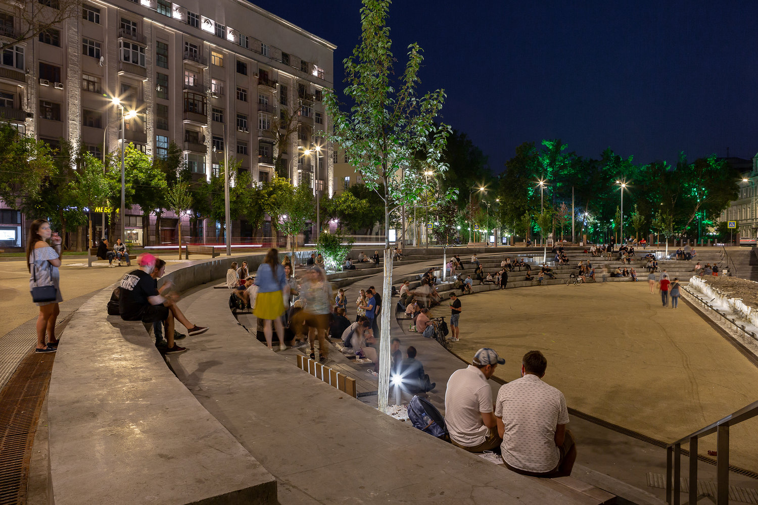 Khokhlovskaya Square by night. Photo credit - Olga Alexeyenko.