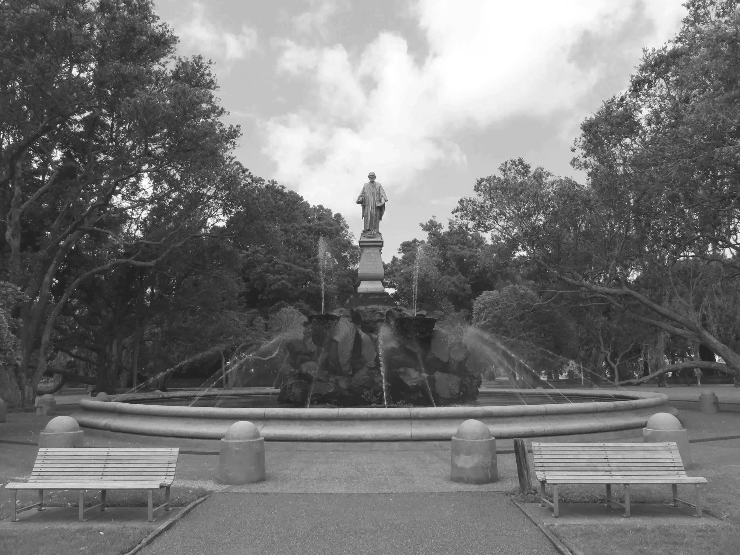 The John Logan Campbell statue and fountain on Campbell Crescent in Auckland's Cornwall Park.