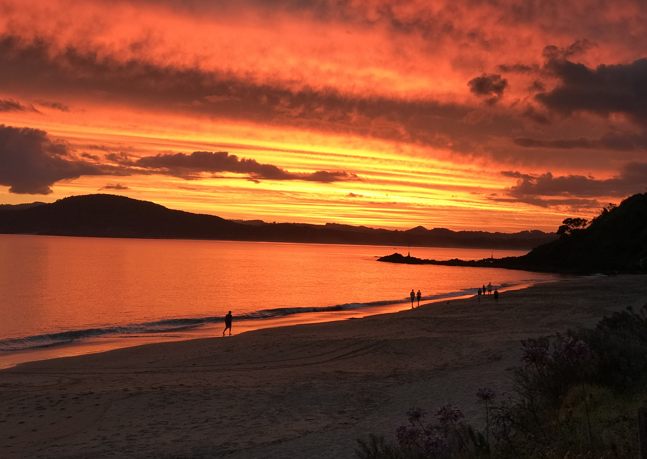 A January sunset at Wellingtons Bay, Northland.
