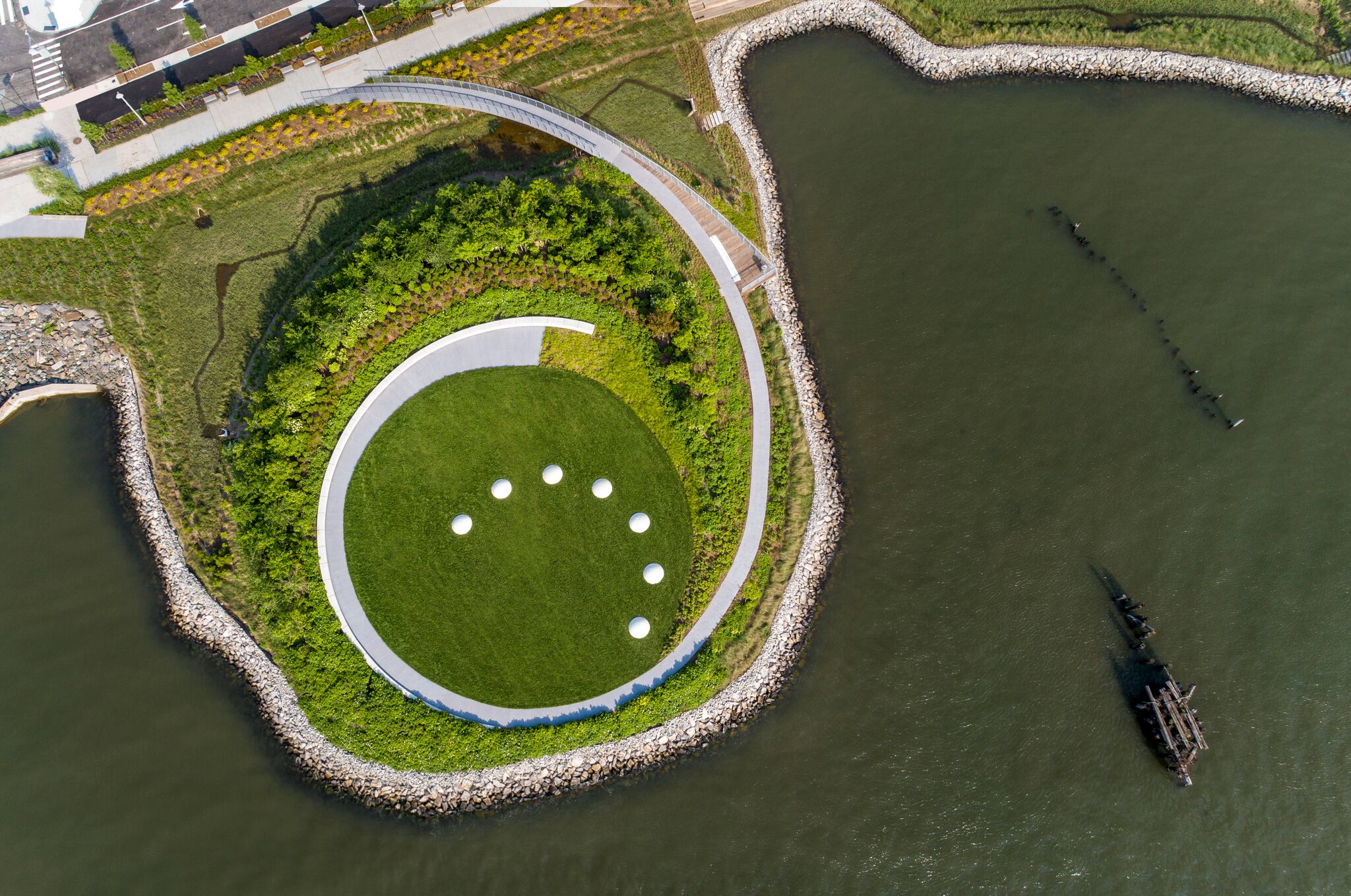 ‘Luminescence’ is a land art installation by Nobuho Nagasawa which uses six-foot glowing discs to illustrate the phases of the moon.