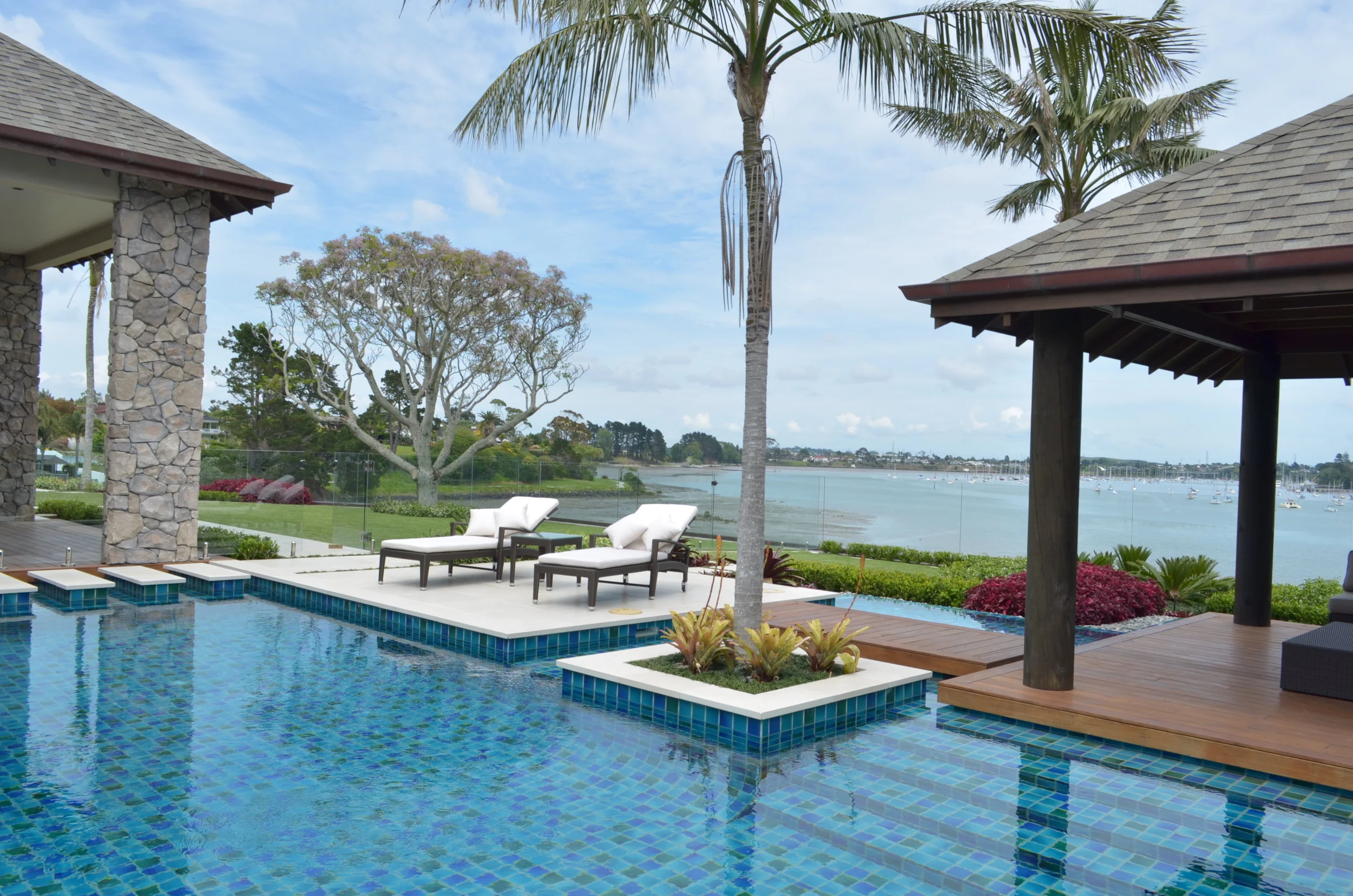Create connections with the rest of the garden. The lawn and planting inside this pool enclosure create a coherence and connection with the outer garden.