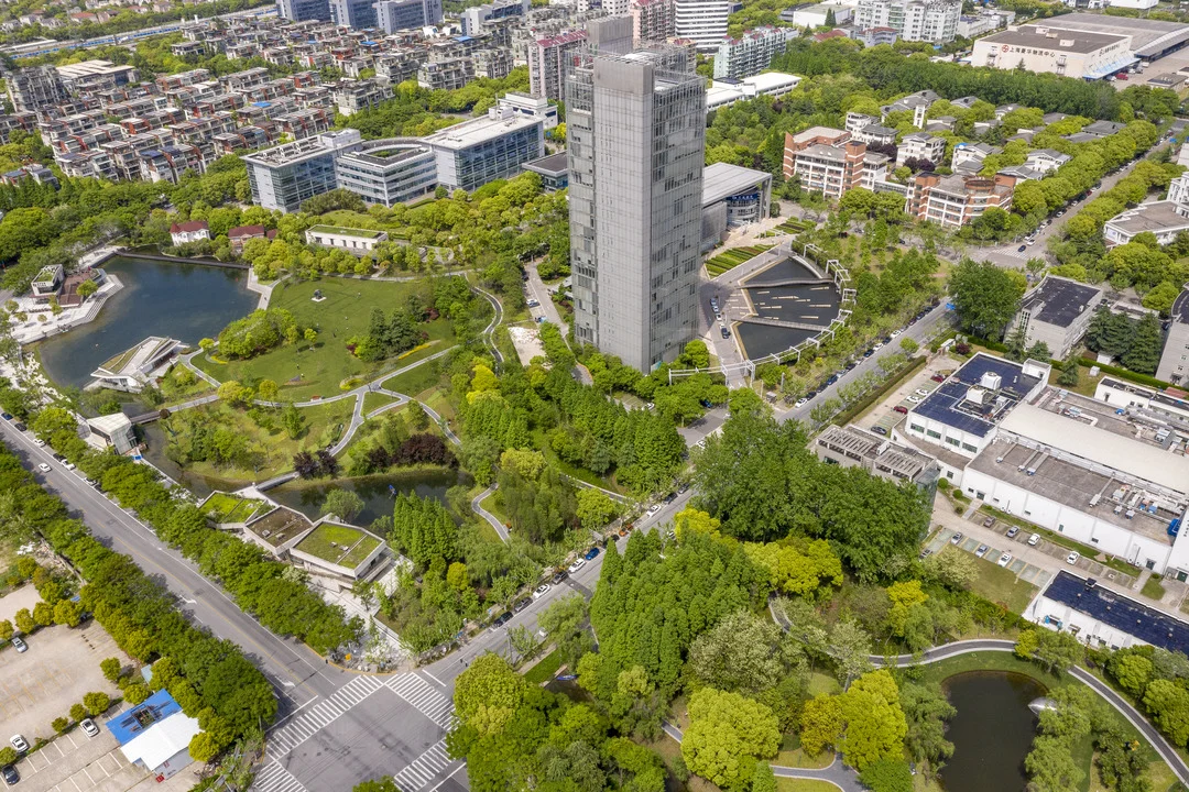 West 8 has combined two separate parks into one cohesive space