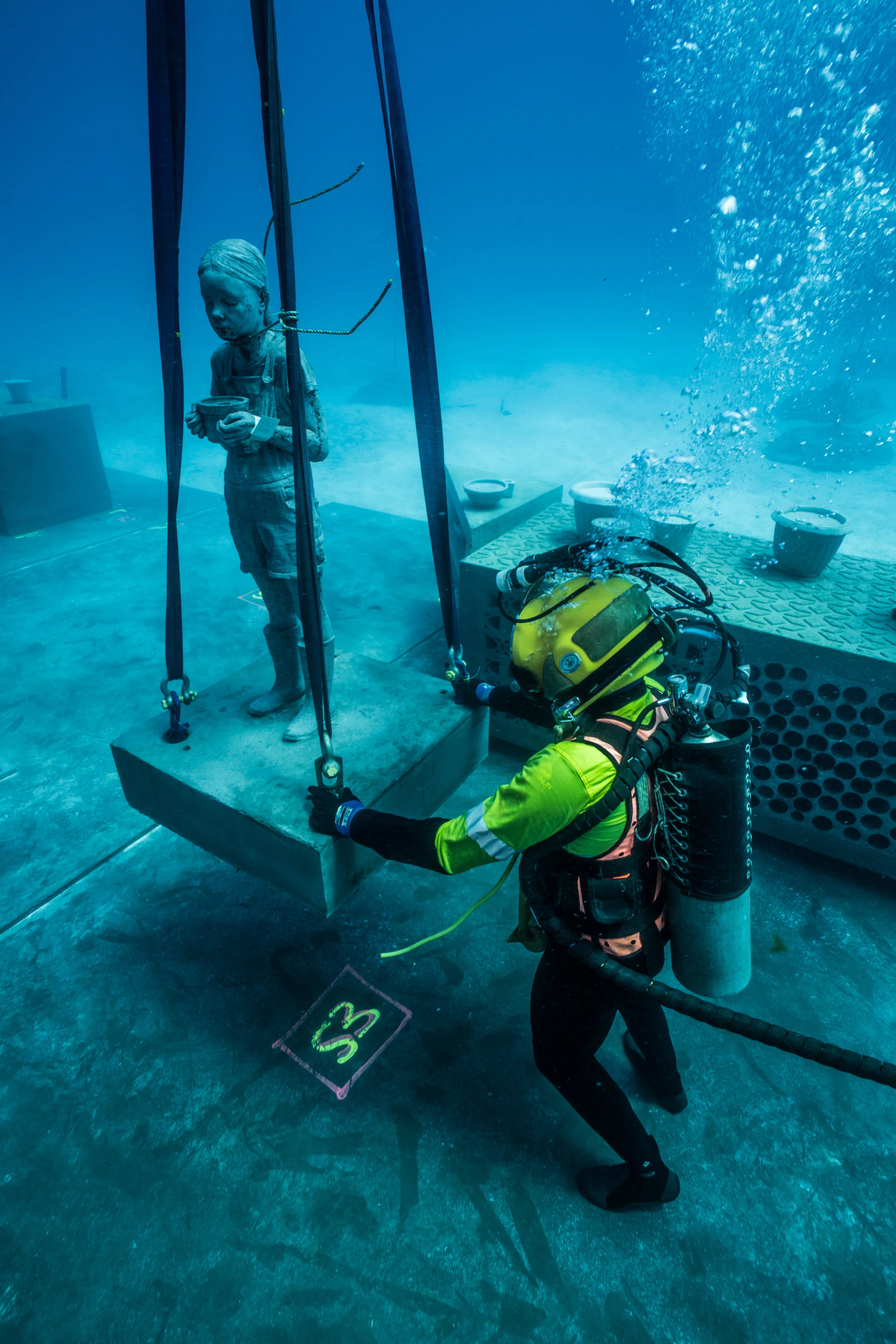Underwater installation sounds a climate warning 