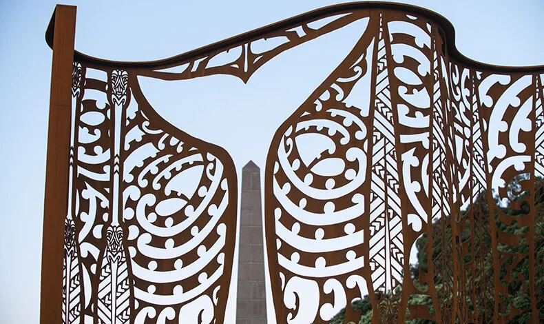 Te Ikaroa sculpture