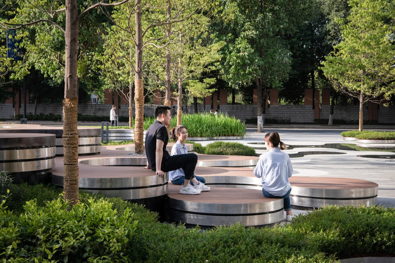 The 2.4-kilometre, multilevel linear sky-park, uses a layered circular form to make a valuable contribution to the local environment.