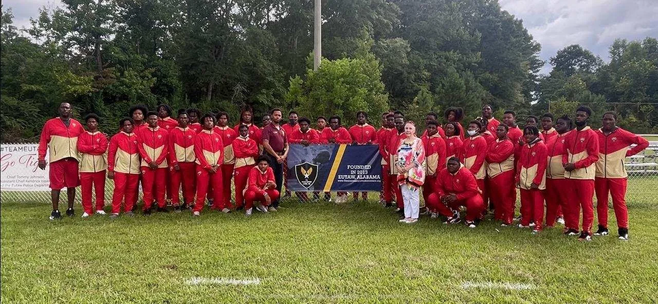TS POLICE SUPPORT LEAGUE/ PALACE LIVE PURCHASES WARMUP SUITS FOR GREENE COUNTY HIGH SCHOOL FOOTBALL TEAM 