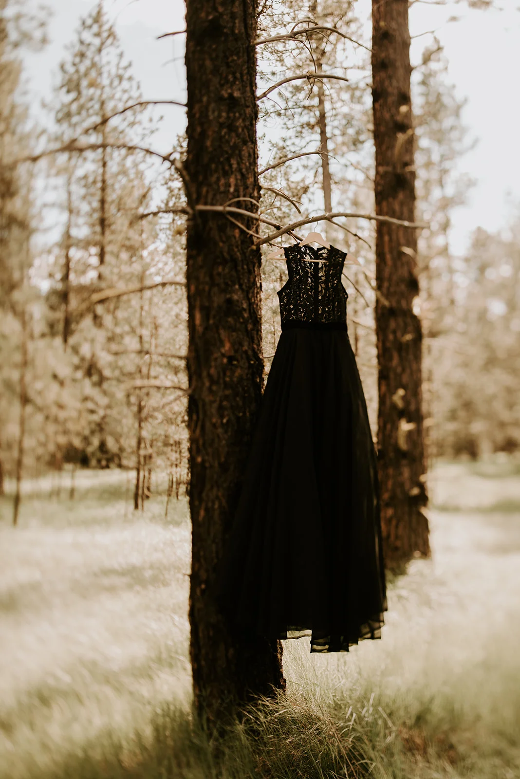 MFM.StyledShoot.KamraFullerPhotography.RockandStoneWeddings-6.jpg