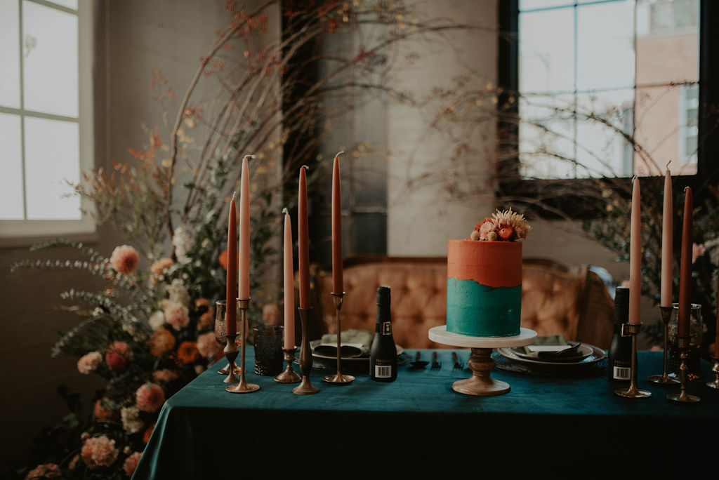 Florals: Colibri Blooms, Rentals: Wander Event Rentals, Cake: Sift & Gather, Linens: BBJ Linens