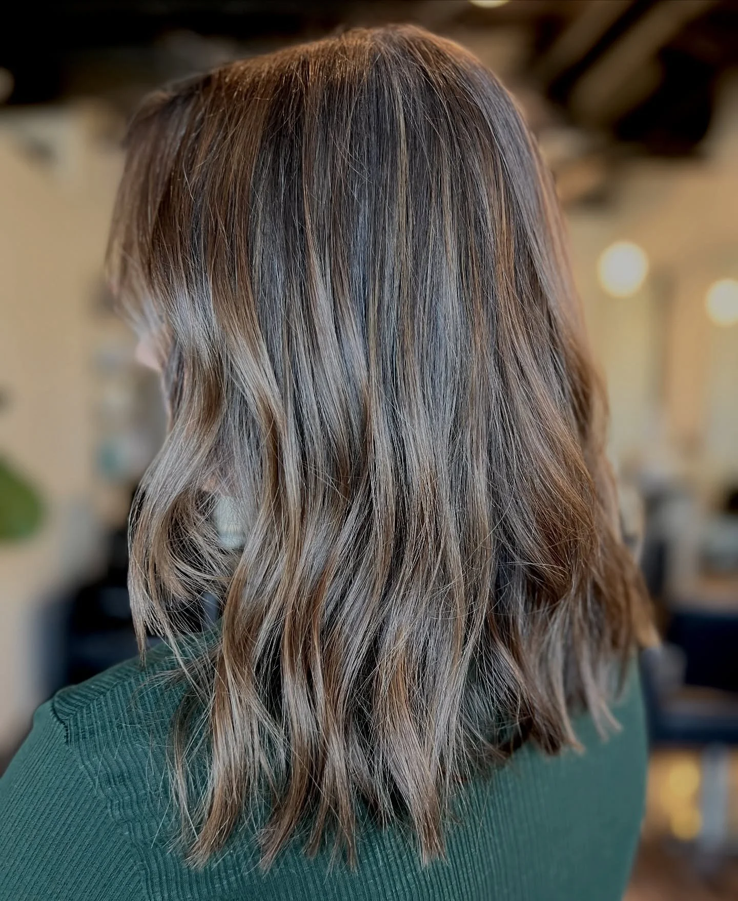 A warm, natural, lived-in color 🤎 created by @hairby.grubb Book now by clicking the link in our bio!
.
.
.
.
.
.
.
#winstonsalemhairstylist #winstonsalemsalons