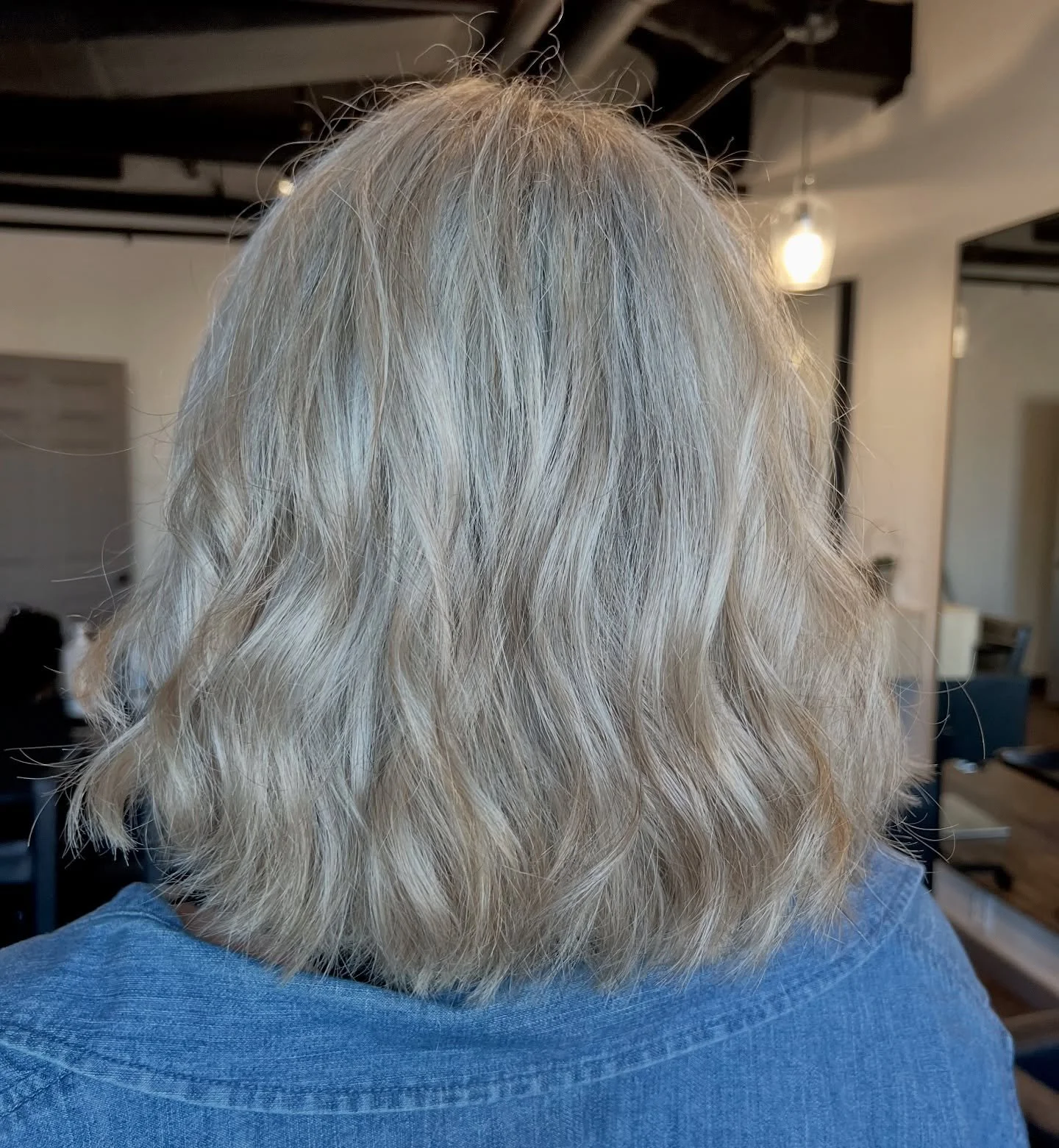 a beautiful blonde bob by @hairby.grubb 
book with alice today using the link in our bio! 
.
.
.
.
#blondebombshell #winstonsalemhairstylist #winstonsalemsalon