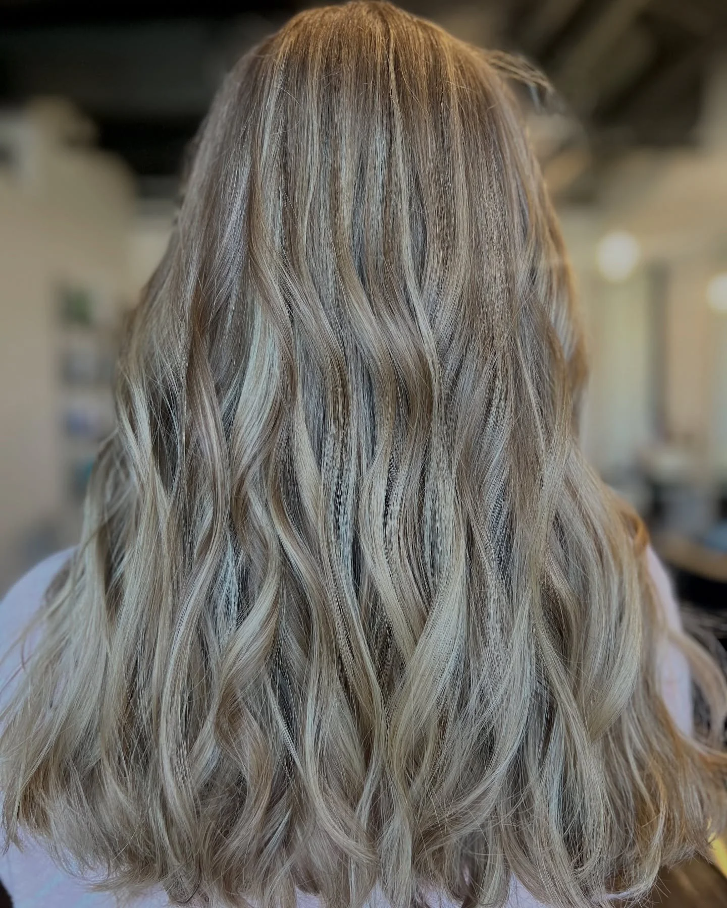 A glimpse into ✨The Refinery✨ 
.
Be sure to pre book your April appointment! 
.
.
.
.
.
#winstonsalemhairstylist #winstonsalemsalons