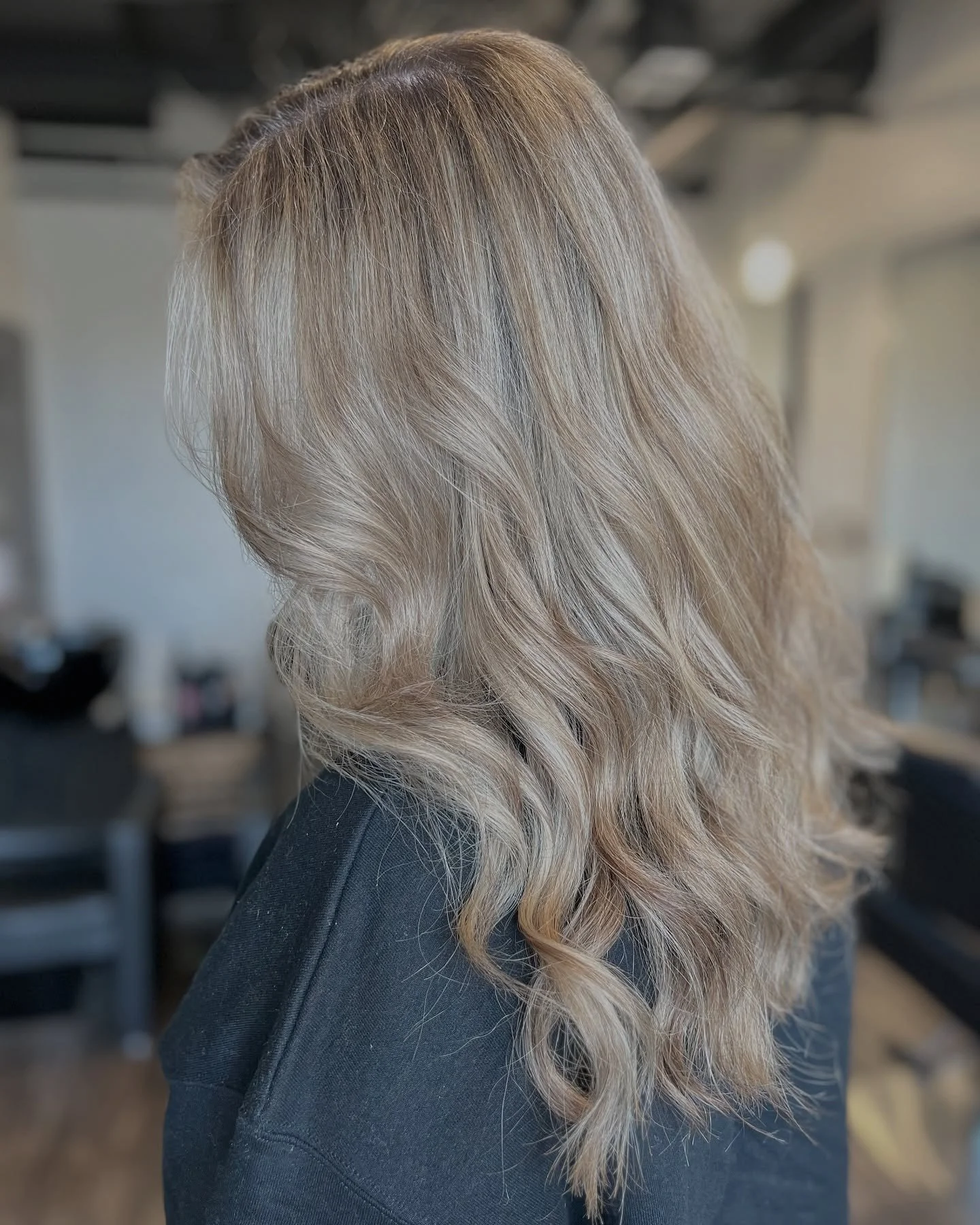 lived in to summer blonde just like that👙🤍
.
by @hairby.grubb 
.
.
.
.
#winstonsalemsalons #winstonsalemhairstylist