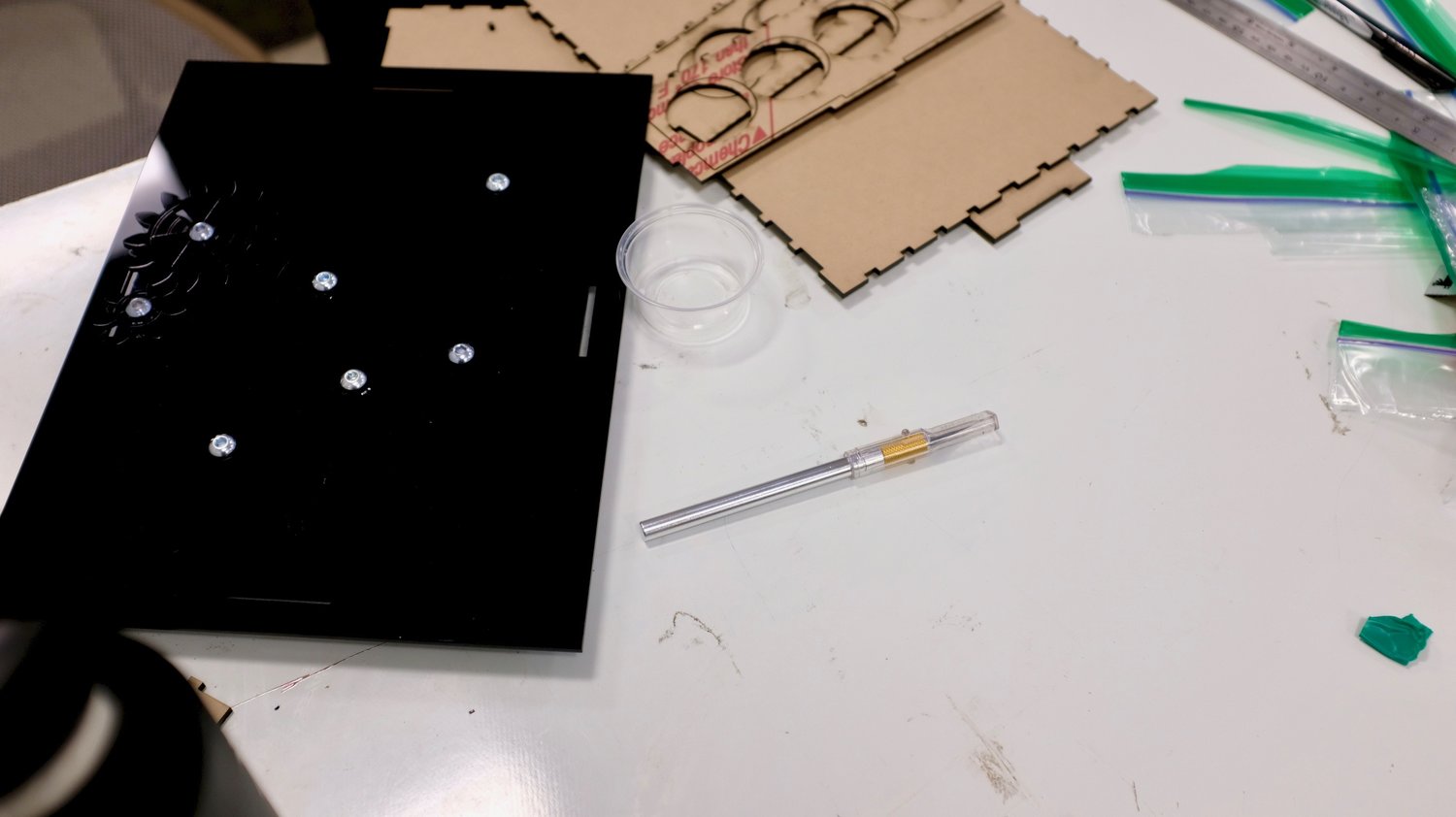 Assembled top of box