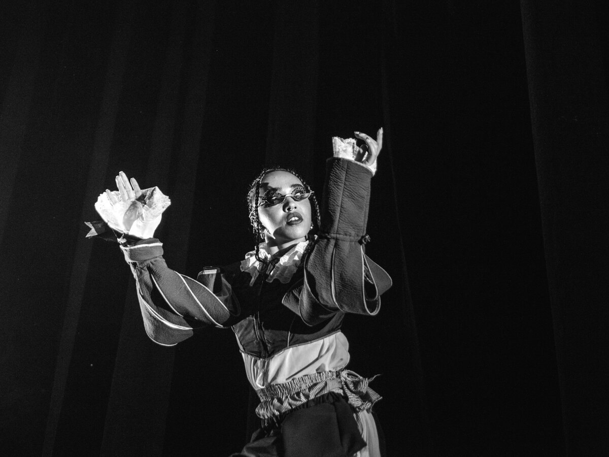 FKA twigs (4).jpg