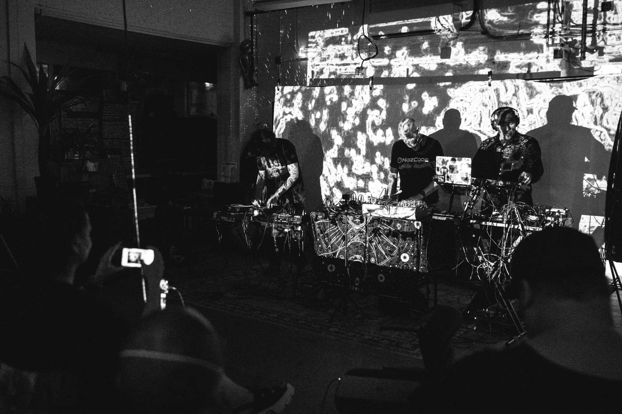 0725_aliennoiztiger_001.jpg