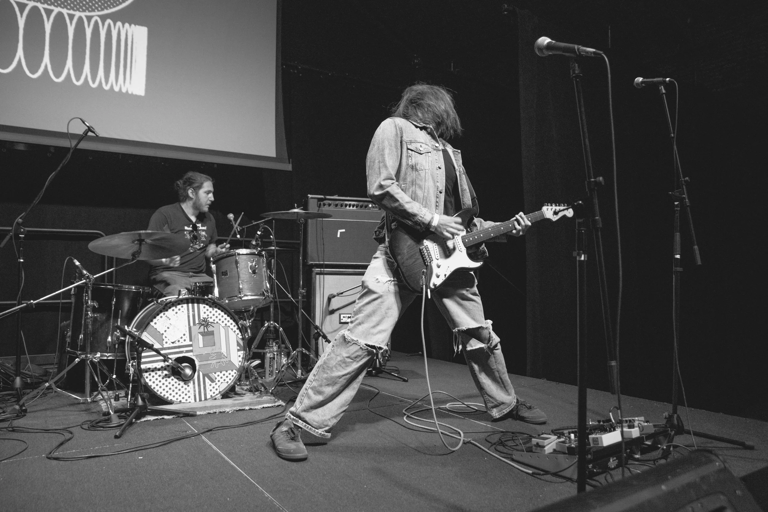0925_fuzz_makeoutpalace_008.jpg