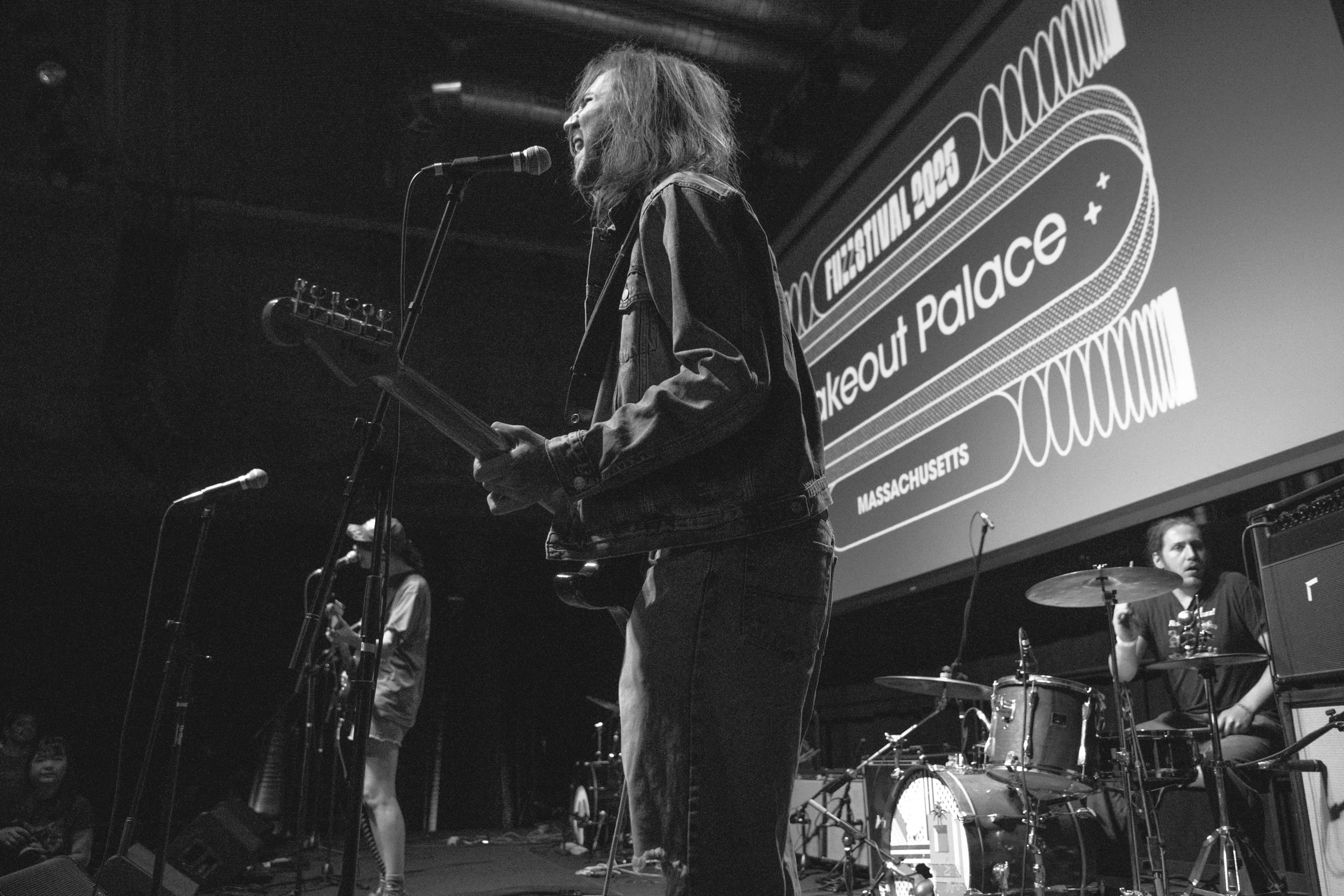 0925_fuzz_makeoutpalace_010.jpg