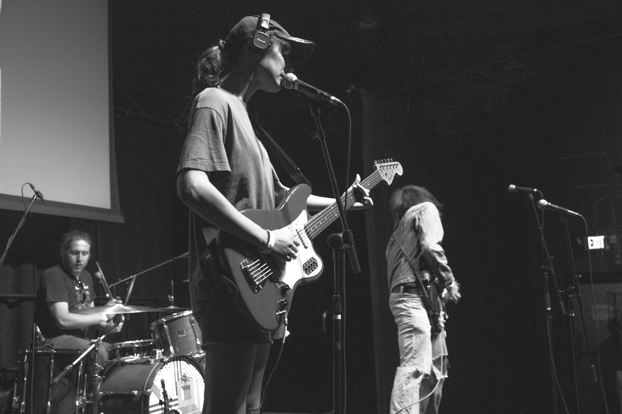 0925_fuzz_makeoutpalace_013.jpg