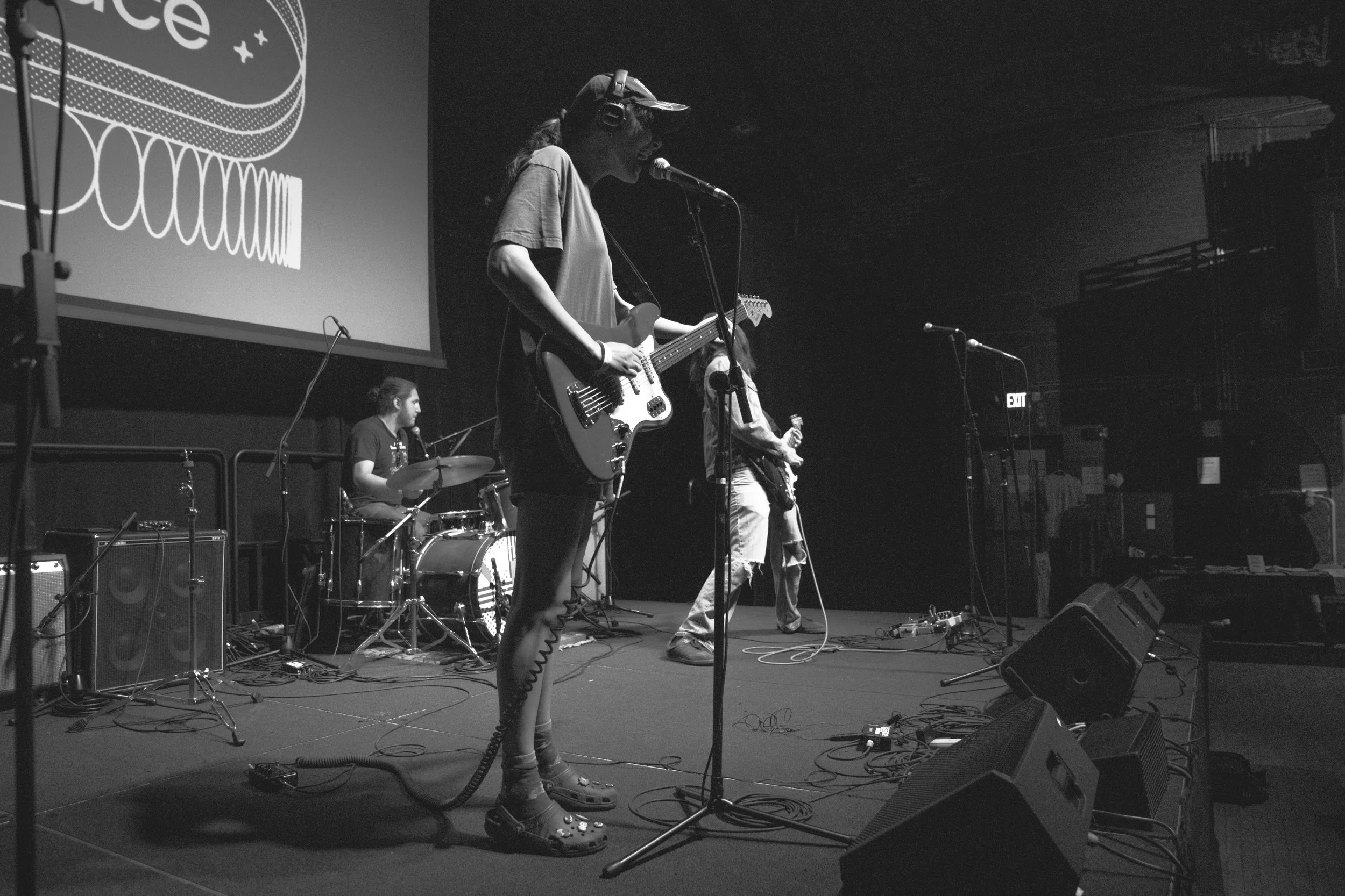 0925_fuzz_makeoutpalace_014.jpg