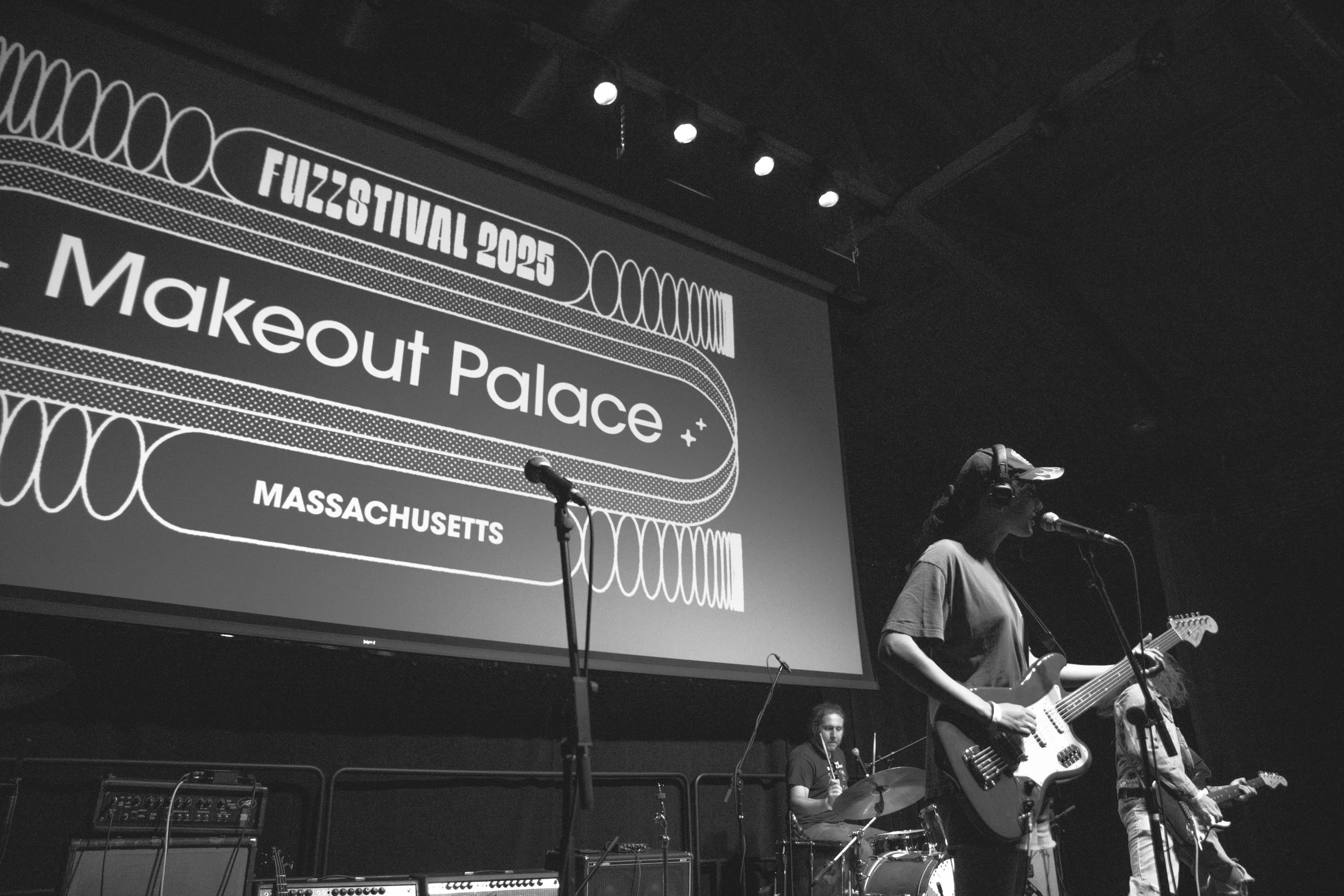 0925_fuzz_makeoutpalace_015.jpg