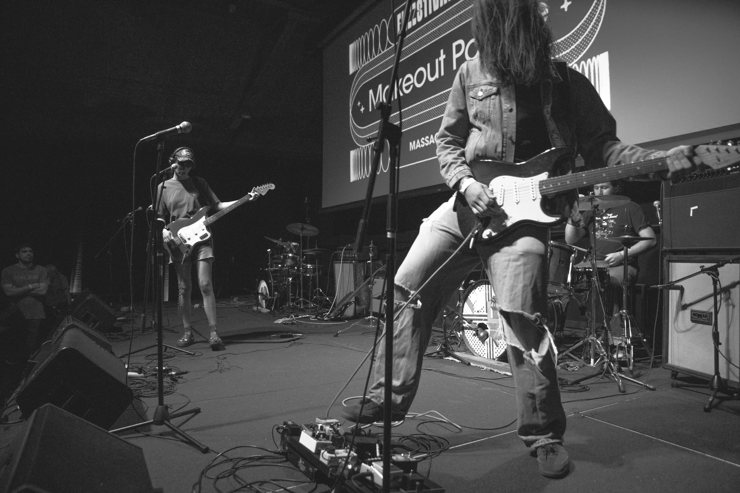 0925_fuzz_makeoutpalace_018.jpg