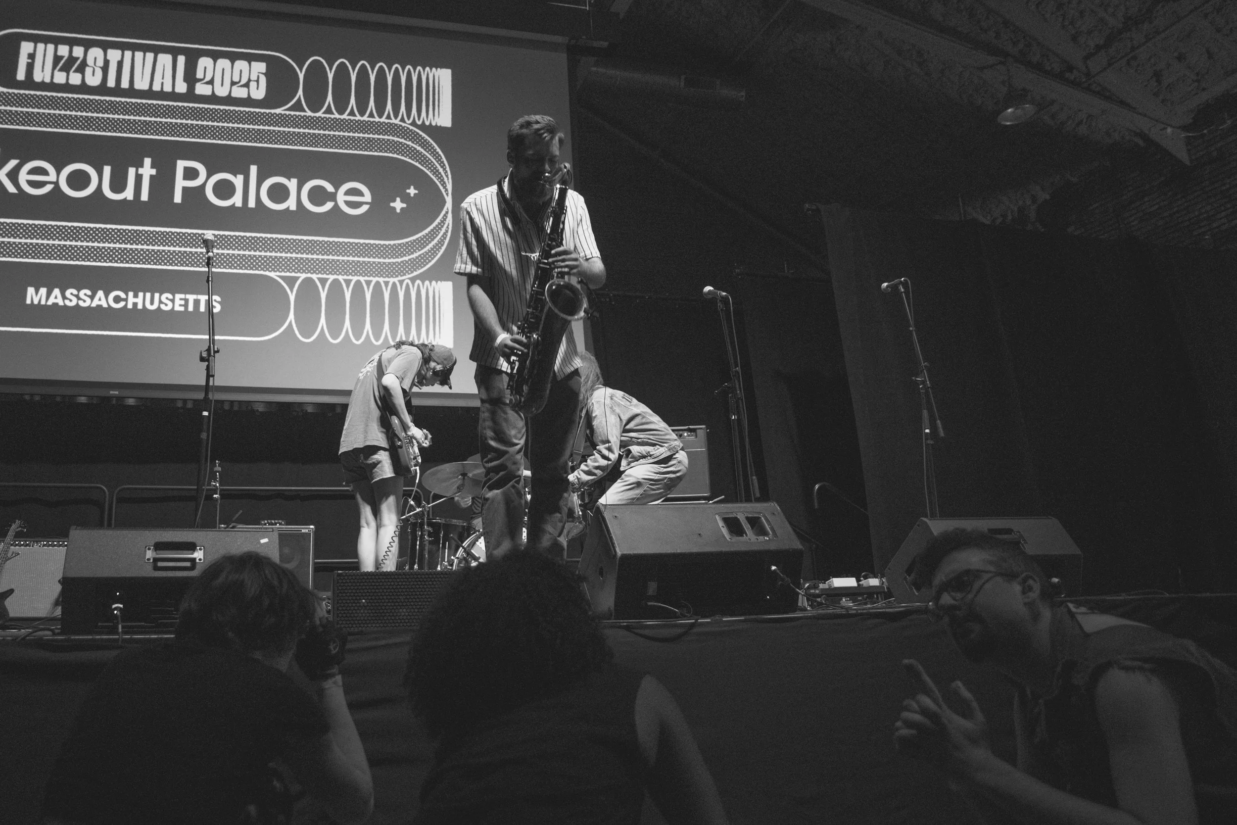 0925_fuzz_makeoutpalace_021.jpg