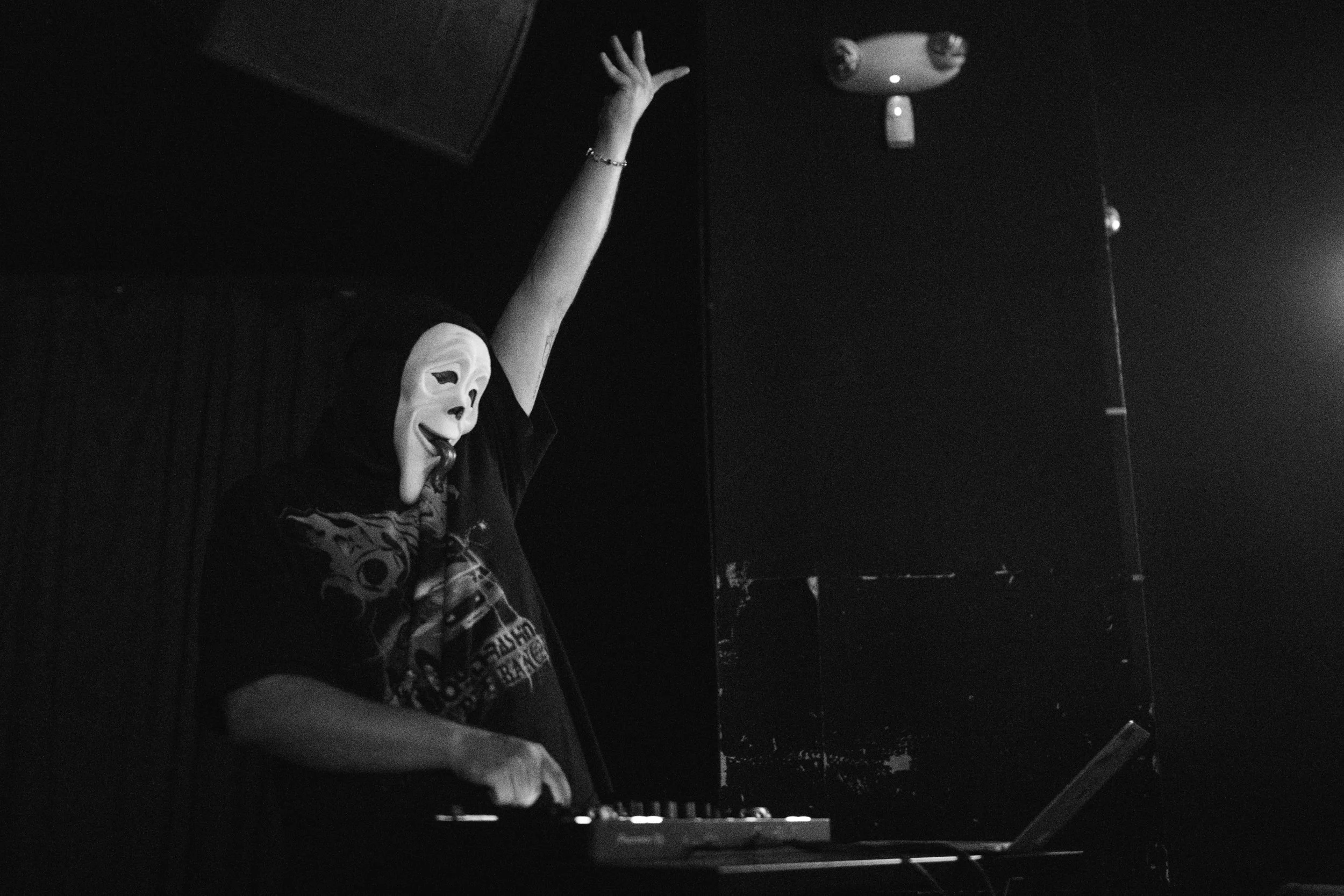 0925_feardotcom_002.jpg