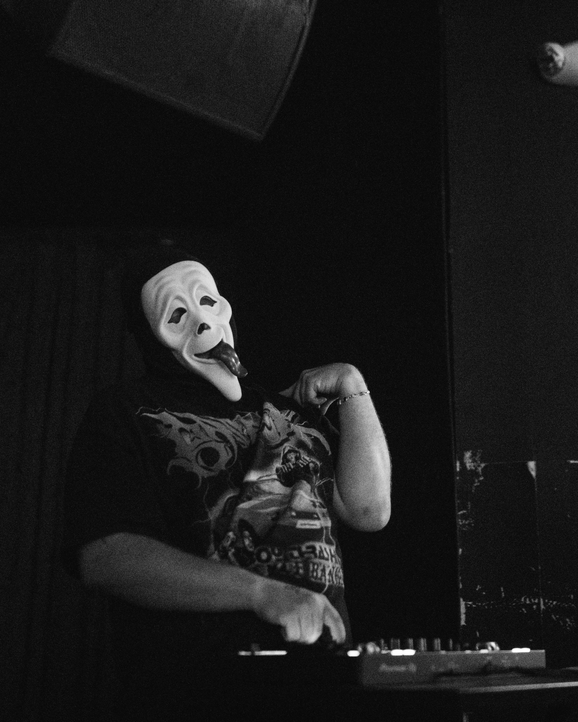 0925_feardotcom_003.jpg