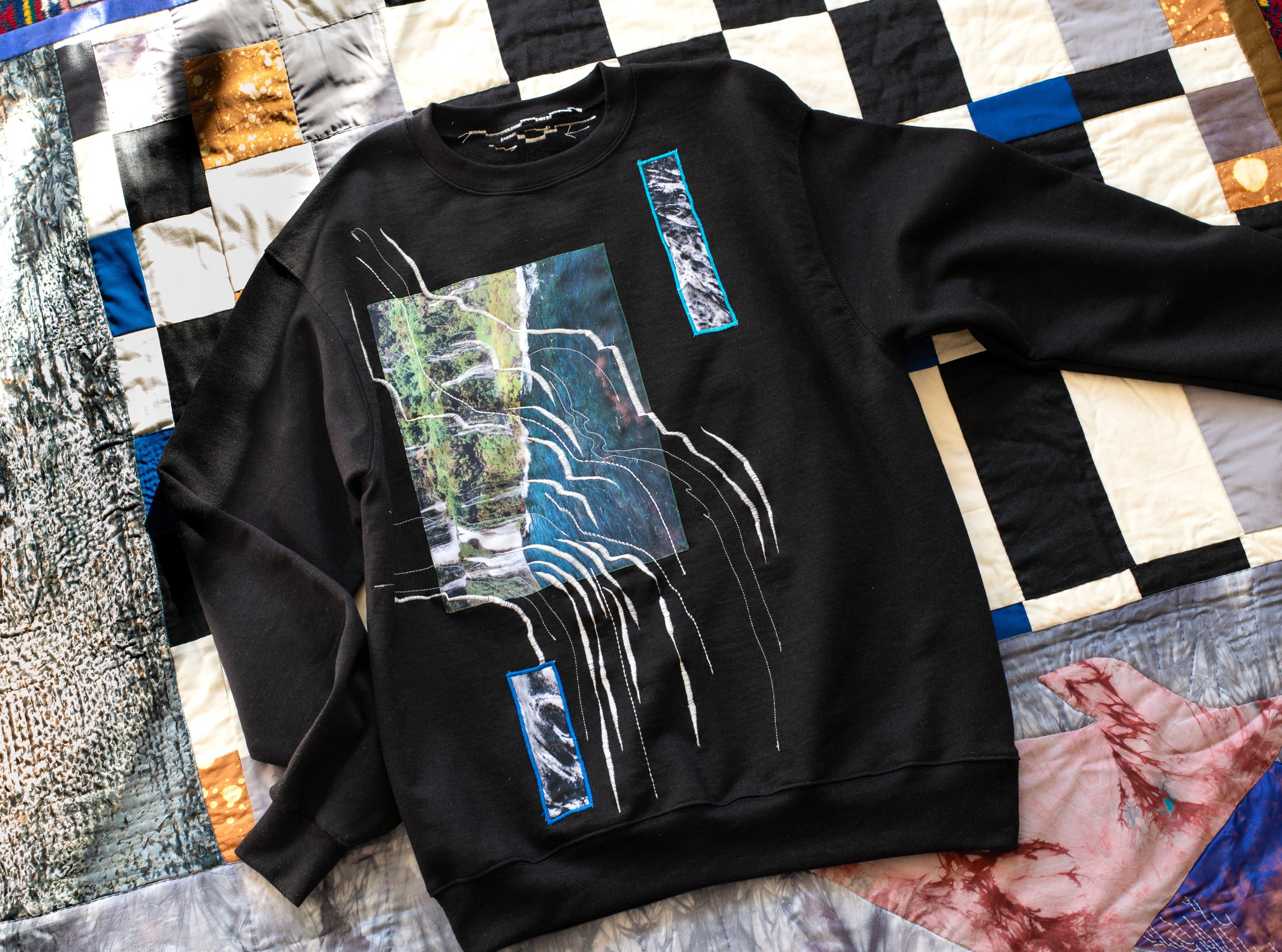 It Falls And Flows (Sweatshirt-M)