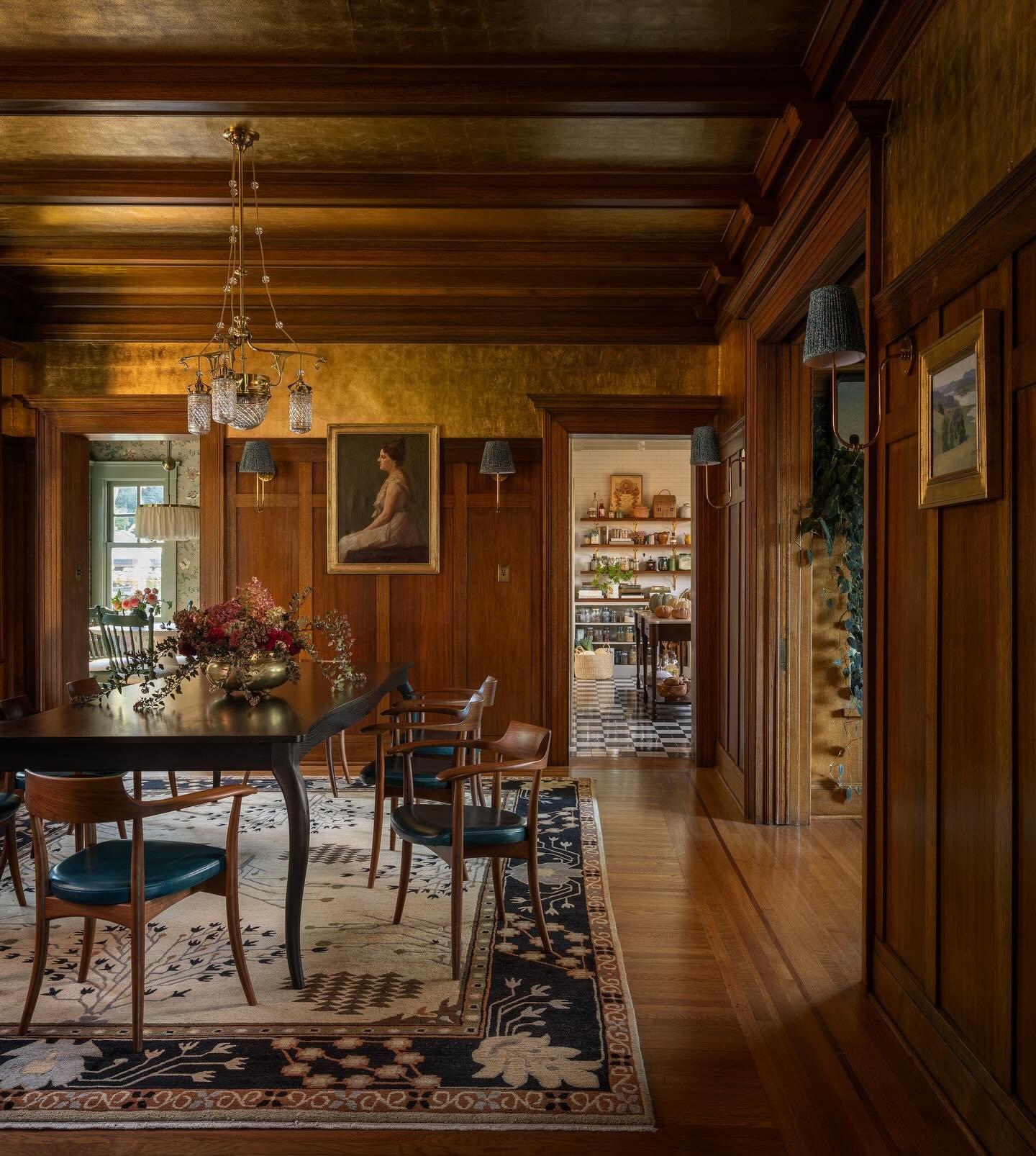 We are never not ✨reflecting✨ on this insane and incredible gilding project we had the fortune and pleasure of working on a few years ago for the revered @jhinteriordesign Albee House project in our hometown 💛 captured in photo 1 so stunningly by @a