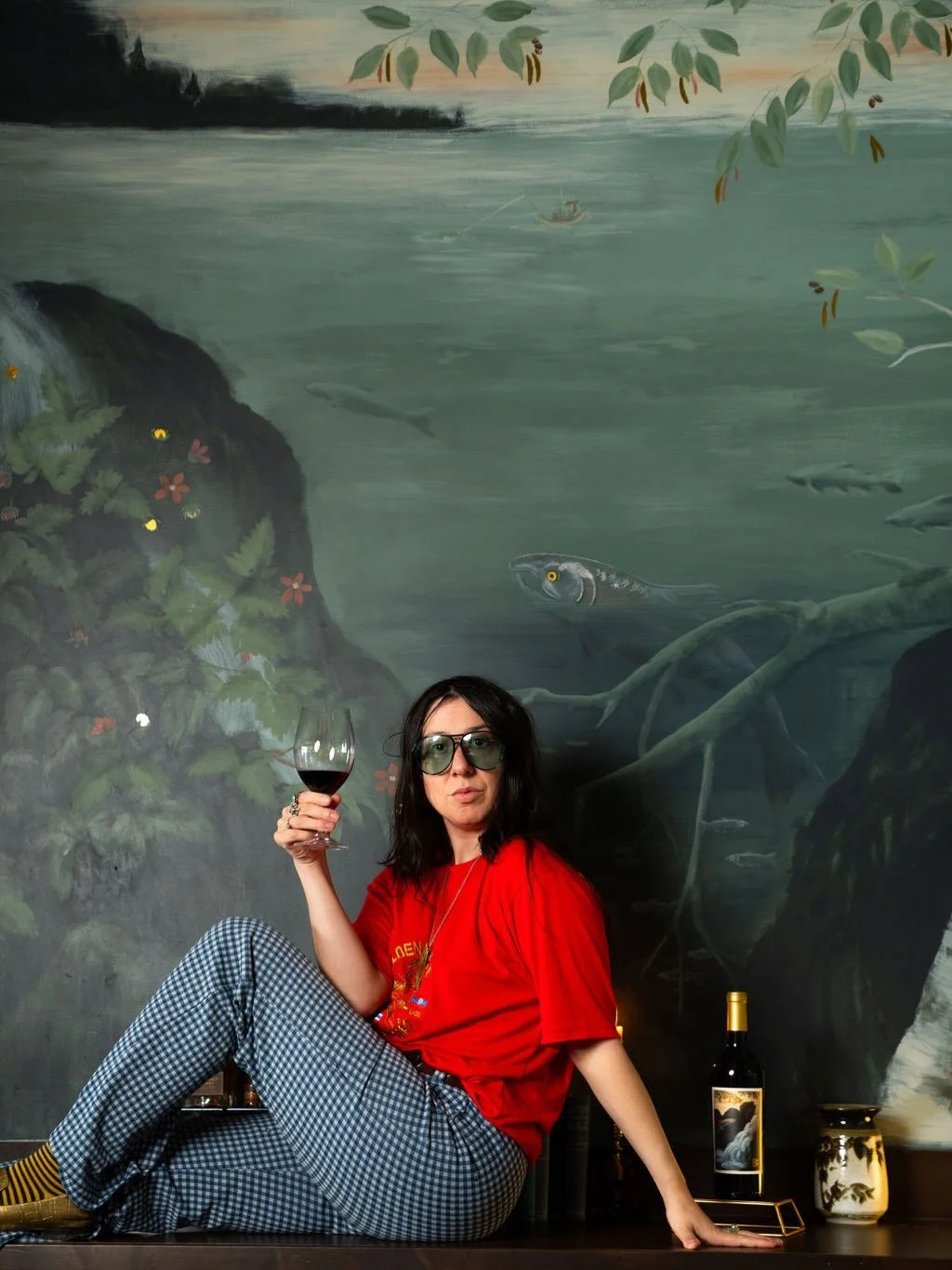 We had SUUUUUCH a fun time doing this photo shoot at the beautiful, wonderful @brownefamilyvineyards in Bellevue! It was so fun to see our mural + gilding again, drink yummy wine, and hang with the lovely Browne crew as well as our crazy talented bud