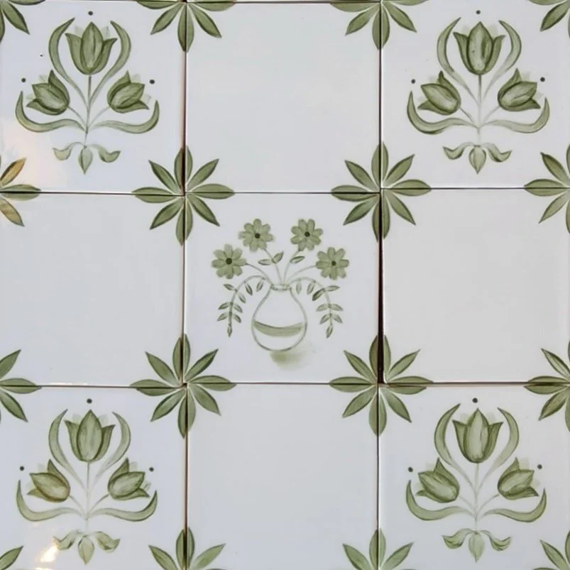 💚Pretty tiles for a pretty project 💚 

Some super sweet Delft-style tiles hand painted in our Portland studio and freshly baked! Email us for a digital or printed copy of our line sheet, which has a really straightforward menu for ordering our mix-