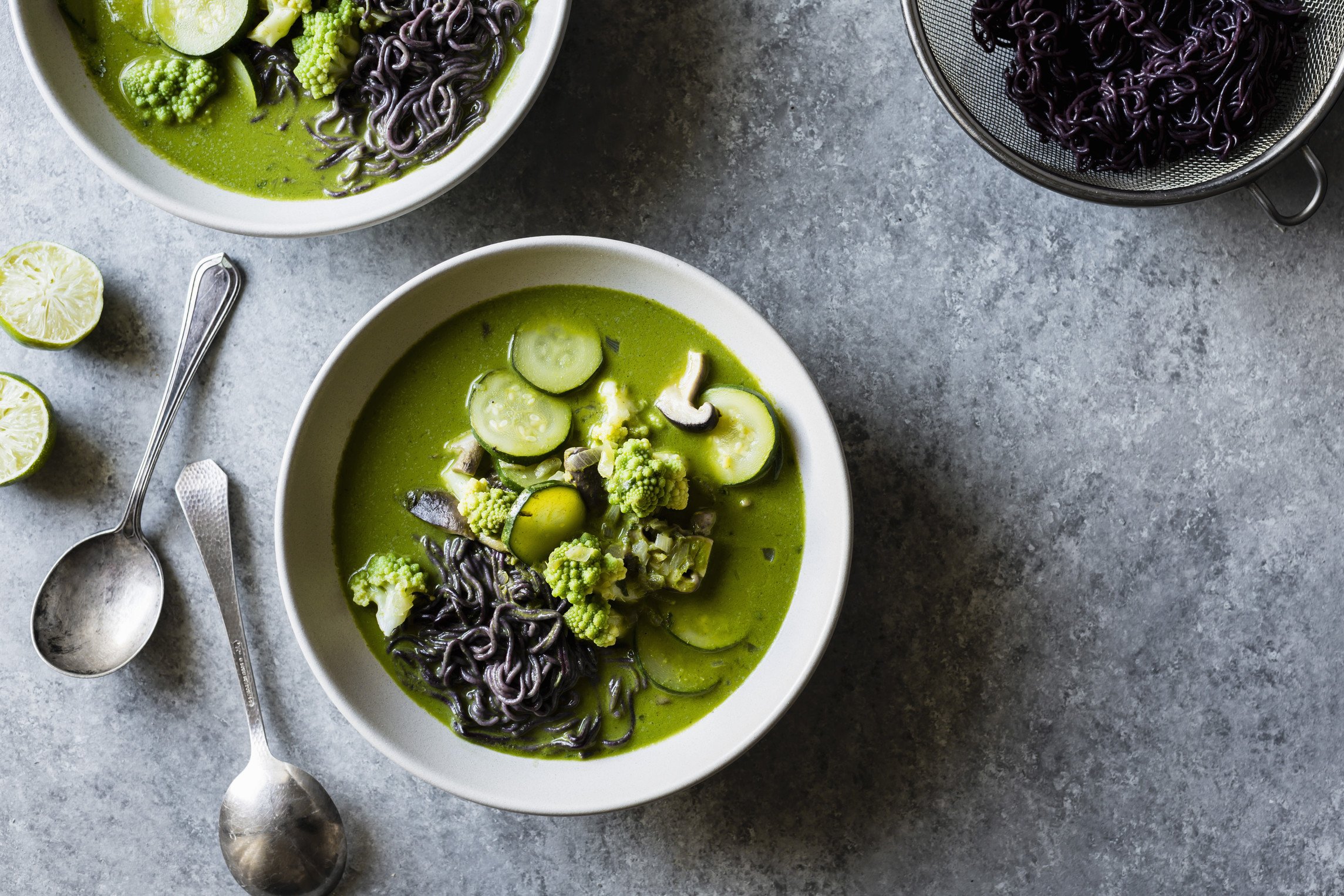 StockFood_12458077_L_Green_thai_vegetable_soup_with_cilantro_and_black_rice_noodles_Thailand.jpg