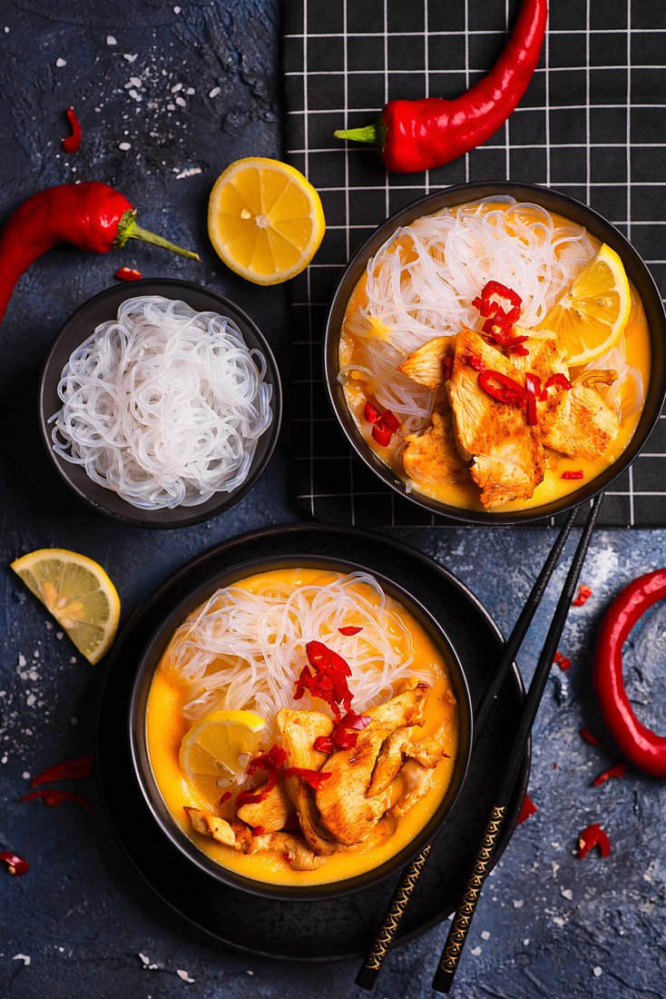 StockFood_13291220_Layout_Asian_style_corn_soup_with_chilli_chicken_and_rice_noodles.jpg