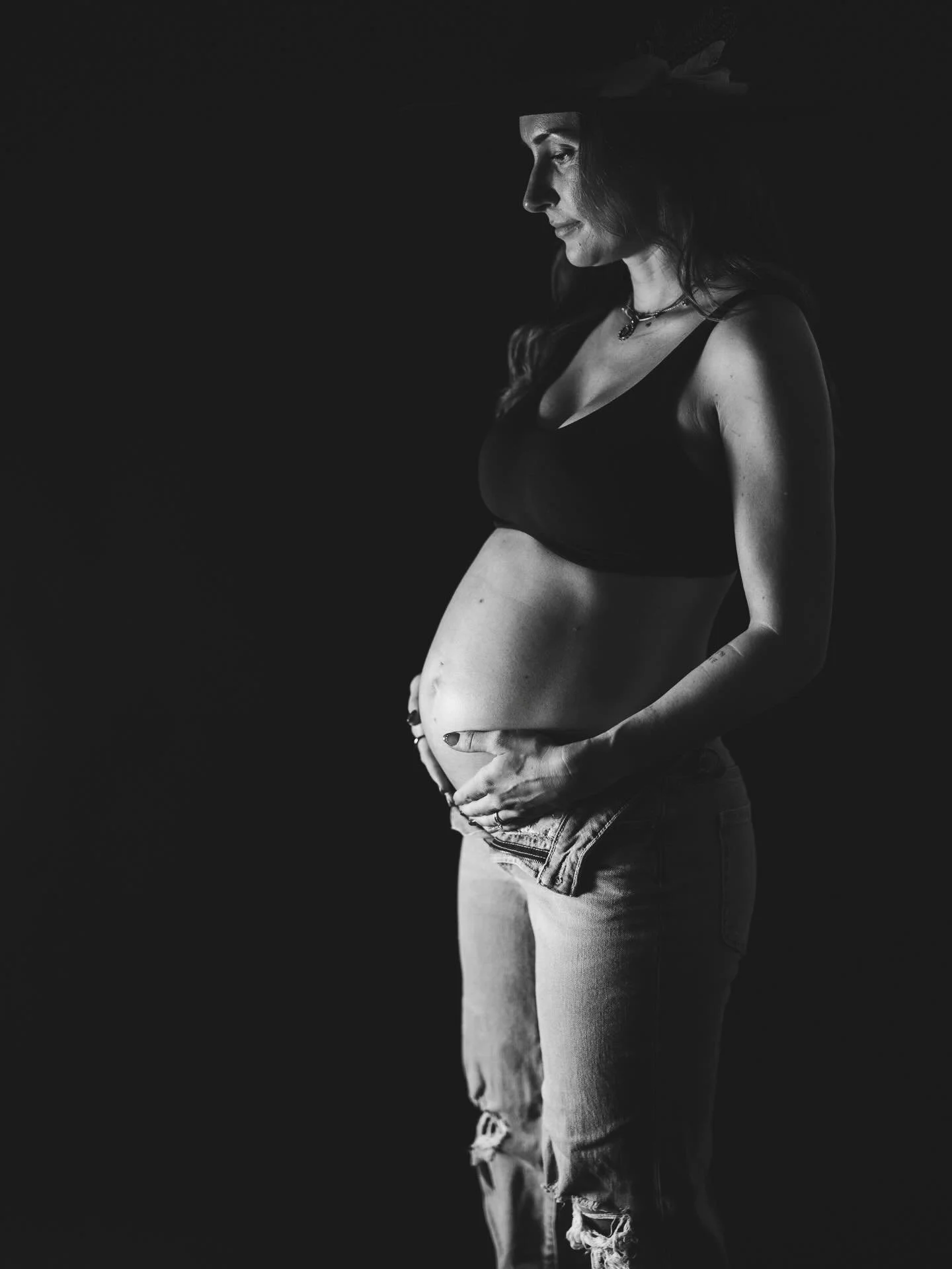 Are you waiting on your baby&rsquo;s arrival? Cant decide if you want to pursue maternity photos? Here&rsquo;s your sign and you won&rsquo;t regret it&hellip; I&rsquo;m booking founding clients a special rate through Spring before my pricing official