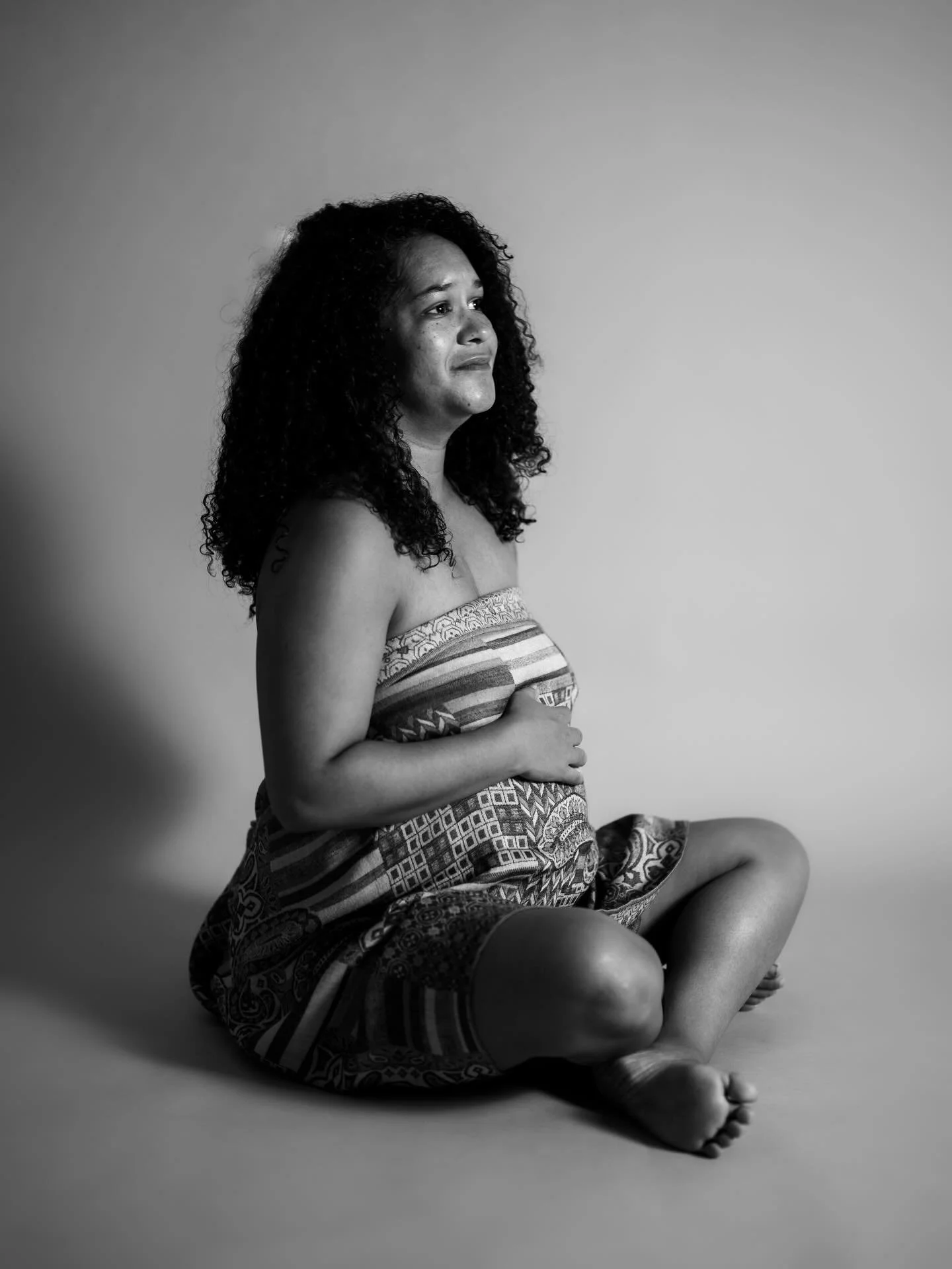 Tender moments, infinite love. Welcome to motherhood, @itsgreekfortruth 🩶🤍🖤