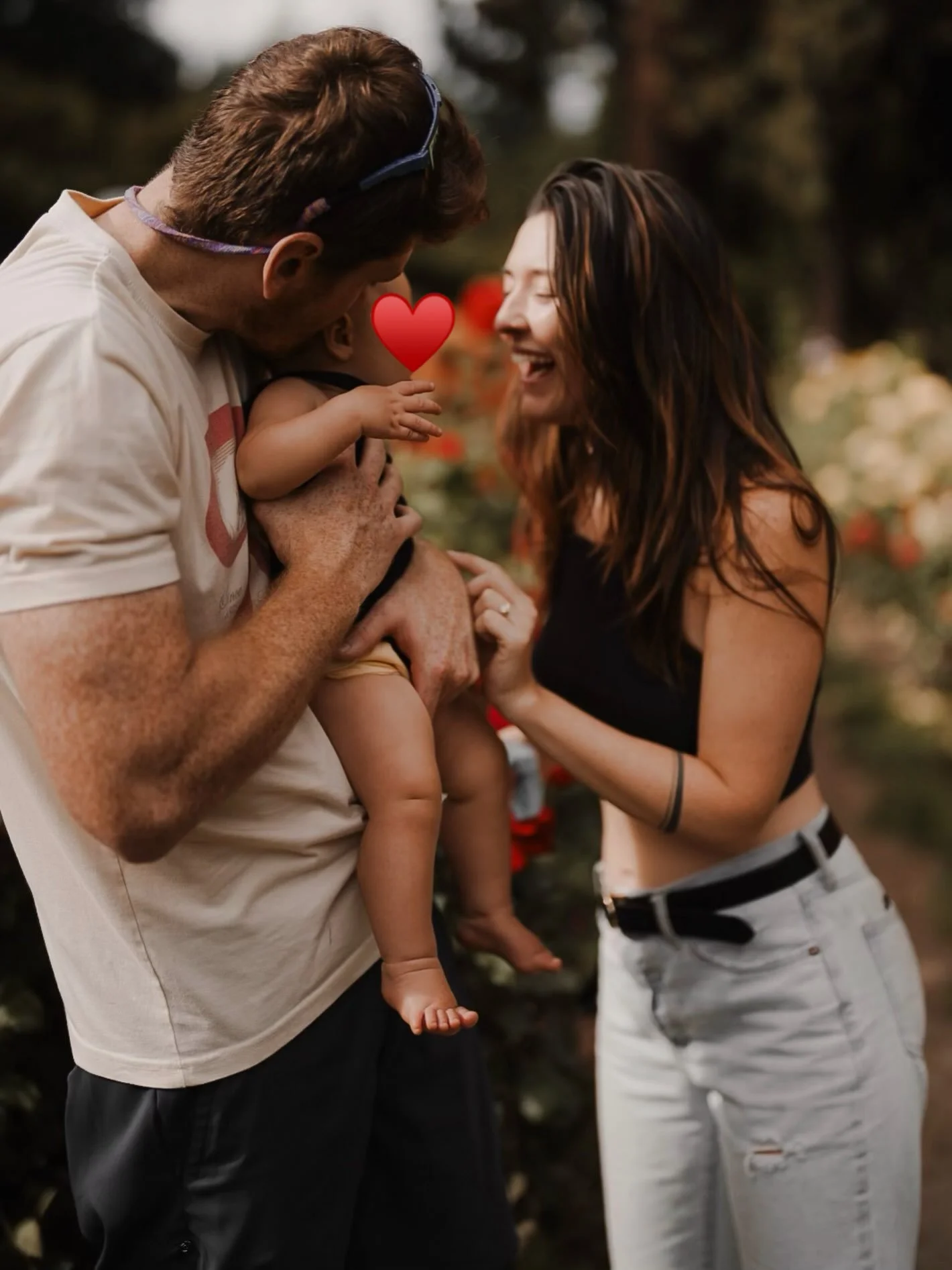 Family sessions are quickly becoming a fave. I set out thinking I&rsquo;d focus on fine-art maternity (and I am still very much here for that) &hellip; AND I am realizing I love capturing precious moments once baby is earthside. 🥰🥹