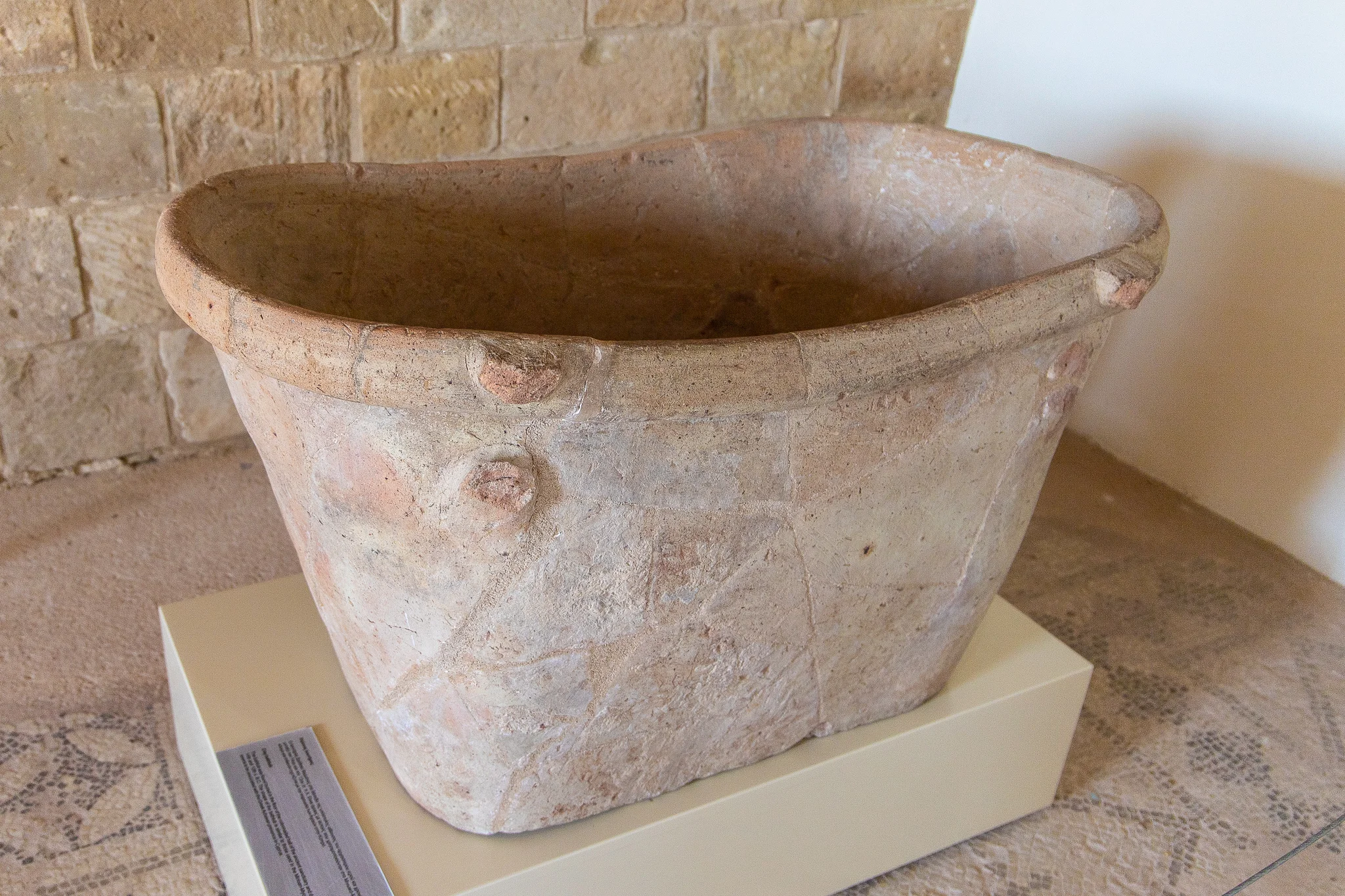 Bathtub for contortionists found in the colonnaded hall of the ancient sanctuary