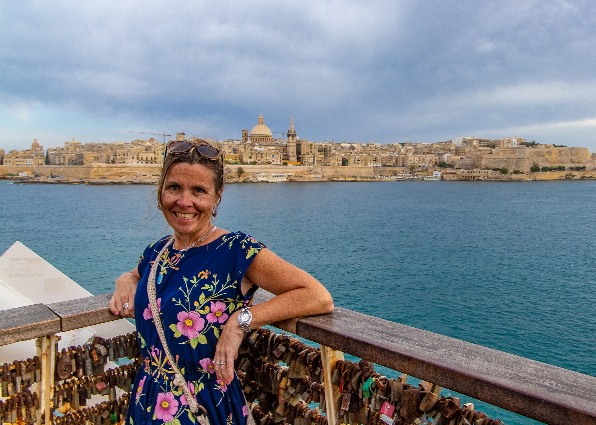 The Dothraki queen out-glamming the sites behind her
