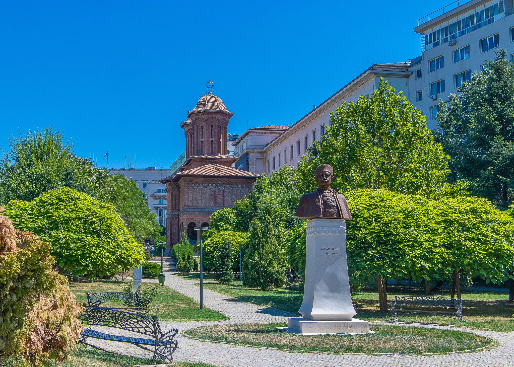 Statue of lawyer and miltiary hero Avram Iancu in front of the Kretzulescu Church