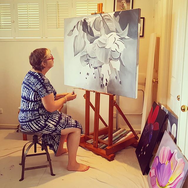 Started a new painting this morning. Time for a cup of tea 🍵
#cherylneroniartist #floralart #canvas #painting #artwork #artist #art #queenslandartist #brisbaneart
